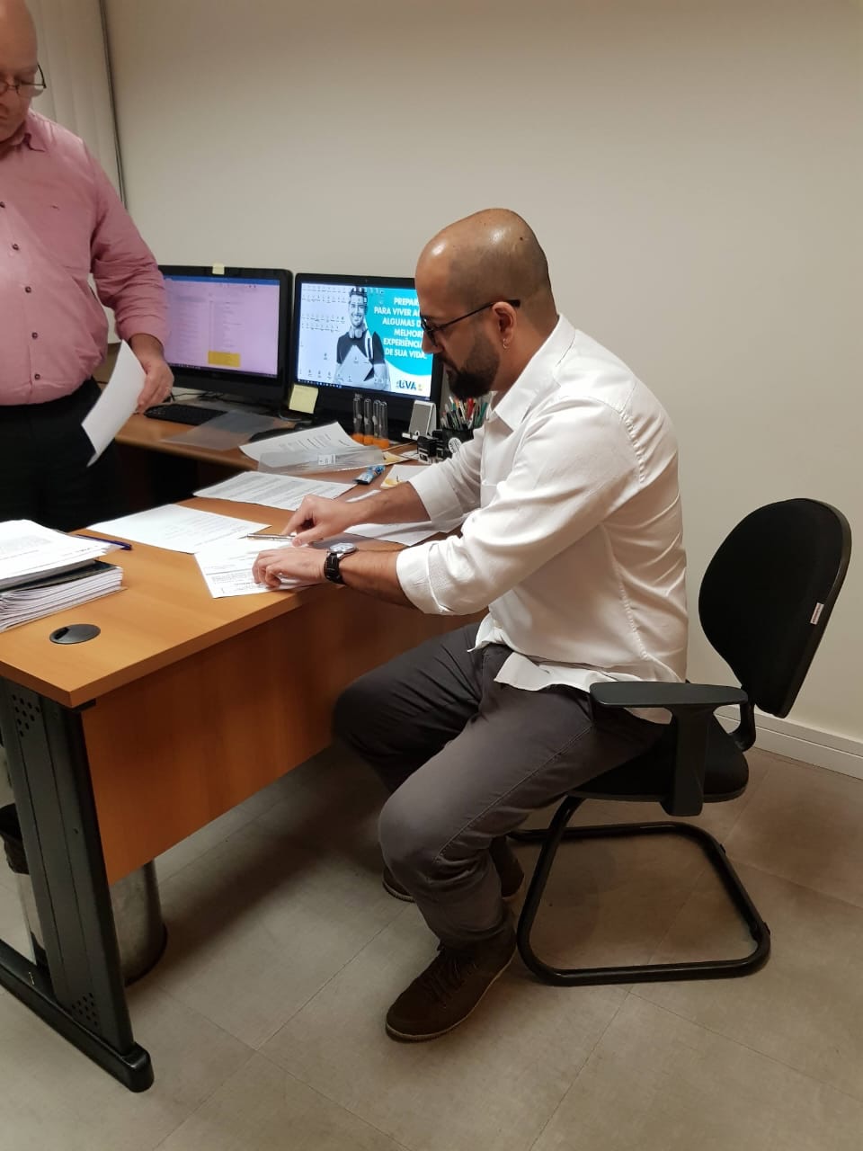 Há exatos 6 anos fiz um juramento prometendo servir à sociedade, pautando o trabalho com qualidade técnica e rigor ético, e promover a saúde e qualidade de vida.
O dia 18/12/2019 tem um “q” de especial pra mim. O dia que me tornei aquilo que nasci pra ser: psicólogo!