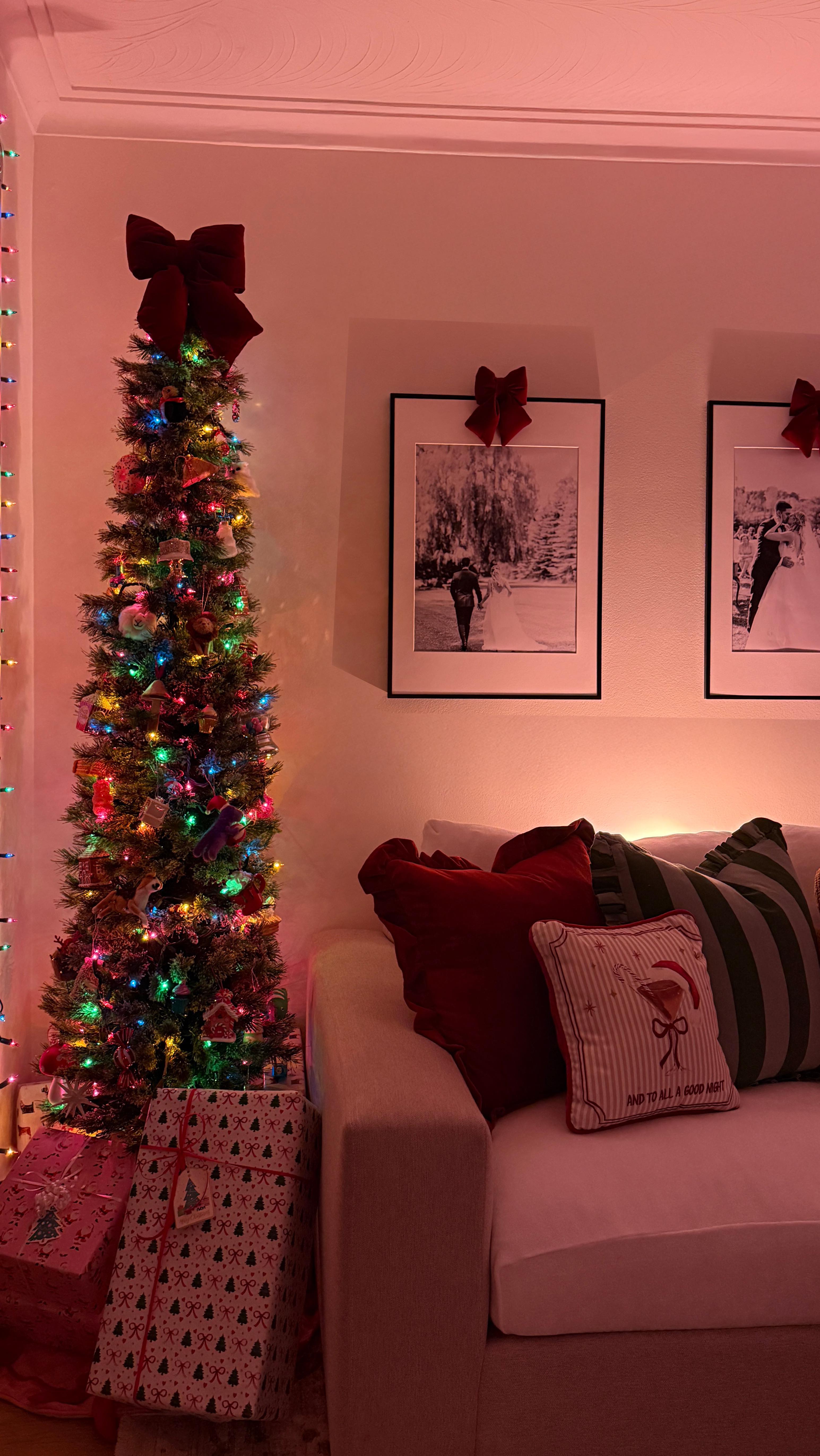 ’twas the night before christmas ✨
#christmasdecor #christmaseve#holidaydecor #tistheseason#christmasvibes
christmas decorations, christmas lights, winter decor, cozy home, christmas spirit