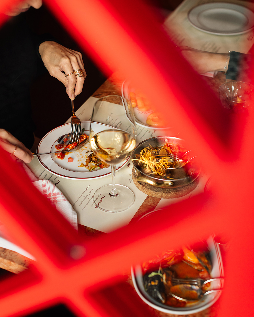 Um momento que fica na memória, assinado pelo Tapisco. Ofereça uma experiência gastronómica onde os sabores portugueses e ibéricos se encontram. Adquira o nosso Gift Card em tapisco.pt.
--
A memorable moment, courtesy of Tapisco. Offer a gastronomic experience where Portuguese and Iberian flavours meet. Purchase our Gift Card at tapisco.pt.