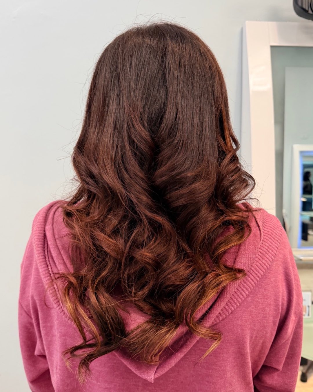 More is better and Fabio’s Hair Studio is ready for everything!
Extension application for the perfect volume and natural look 👱♀️
#fabioshairstudiobxv #holidayhair #doneby_amina #volumeandcurls