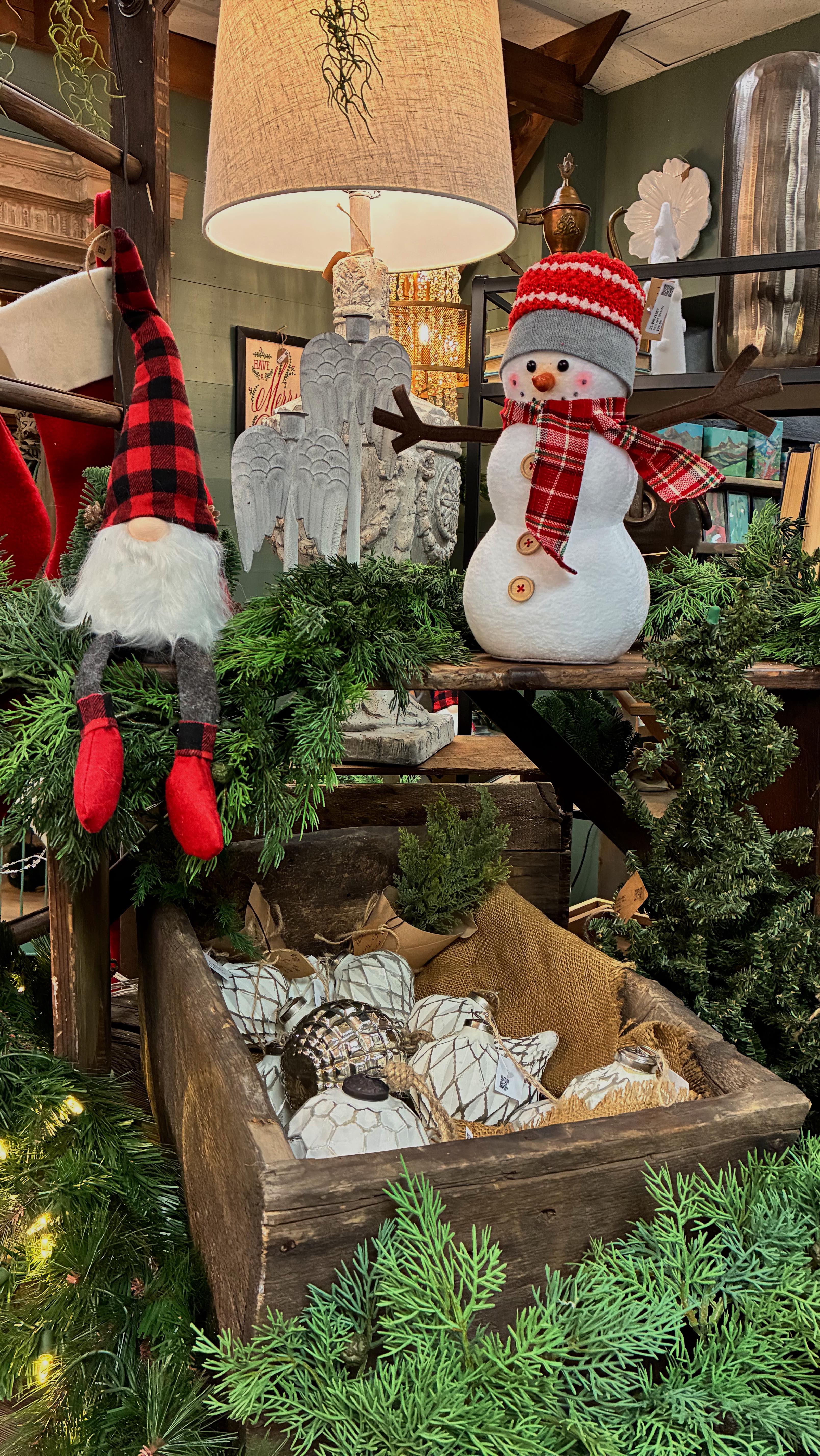 Need those last minute gifts? We got you! You can find handmade, vintage and new items for everyone in the family. We are open until 3pm today. We’d love to see you🤍
#vintage #spokanesmallbusiness #spokane #shoplocal