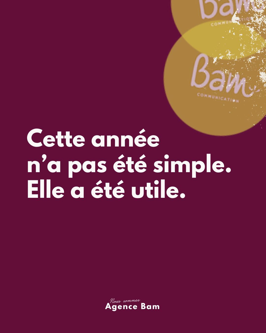 2025 n’a pas été une année parfaite. Et c’est très bien comme ça.
Elle nous a mises à l’épreuve, fait douter, parfois, souvent, beaucoup, et surtout, elle nous a rappelé l’essentiel : la chaleur de l’humain, la force de la confiance et le plaisir de faire avancer les projets, ensemble.
Un immense merci à celles et ceux qui nous ont confié leurs projets et leurs dossiers, cette année et depuis 10 ans d’Agence Bam.
Pour vos défis, votre confiance, votre fidélité, vos « On a besoin de vous » et vos « Vous êtes formidables, les filles ».
On vous souhaite des fêtes douces, reposantes et sincères.
On se retrouve dès le 5 janvier !