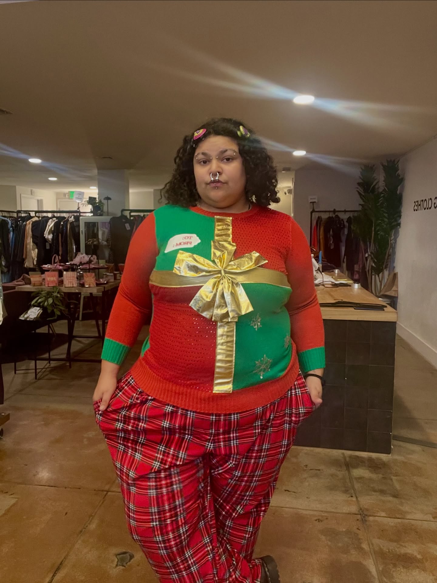 Still looking for the perfect ugly Christmas sweater? 🎅🎄 We’ve got you covered with lots of festive finds. Come shop local this holiday season ✨
#Dresscue
#UglyChristmasSweater
#ChristmasSweater
#holidayshopping
#supportlocal