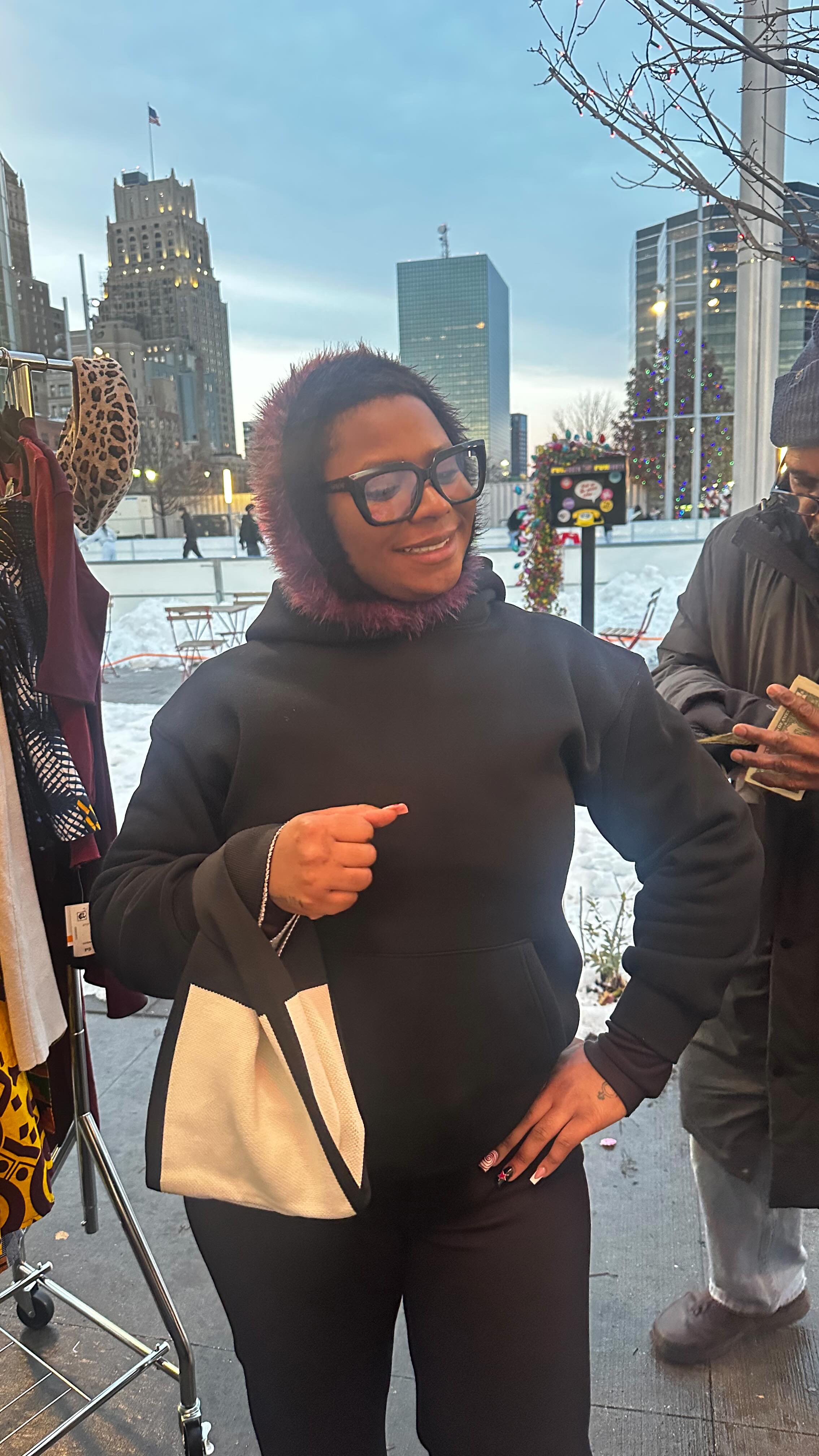 Newark Holiday Market was a success! @festivalsunitednwk So amazing to see the love and joy even in the cold! Come down W-S 4-8 to experience shopping, DJ’s ice skating and more! House of G will be there Christmas Eve!!! Stop by and show love!