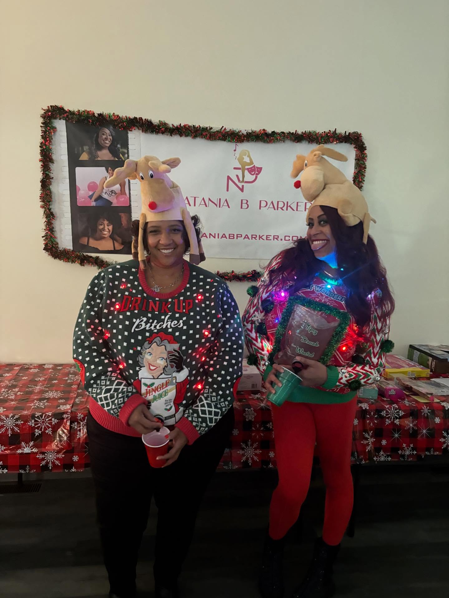 Startttinngg NEOOOWWWW. Your fav 2 are ready to get you lit. Buuutttttt you gotta bring a toy for the kiddos for tomorrow. Get here for our reindeer gammeeesss🥳 🎄🎅🏾🤶🏾
#buffalo