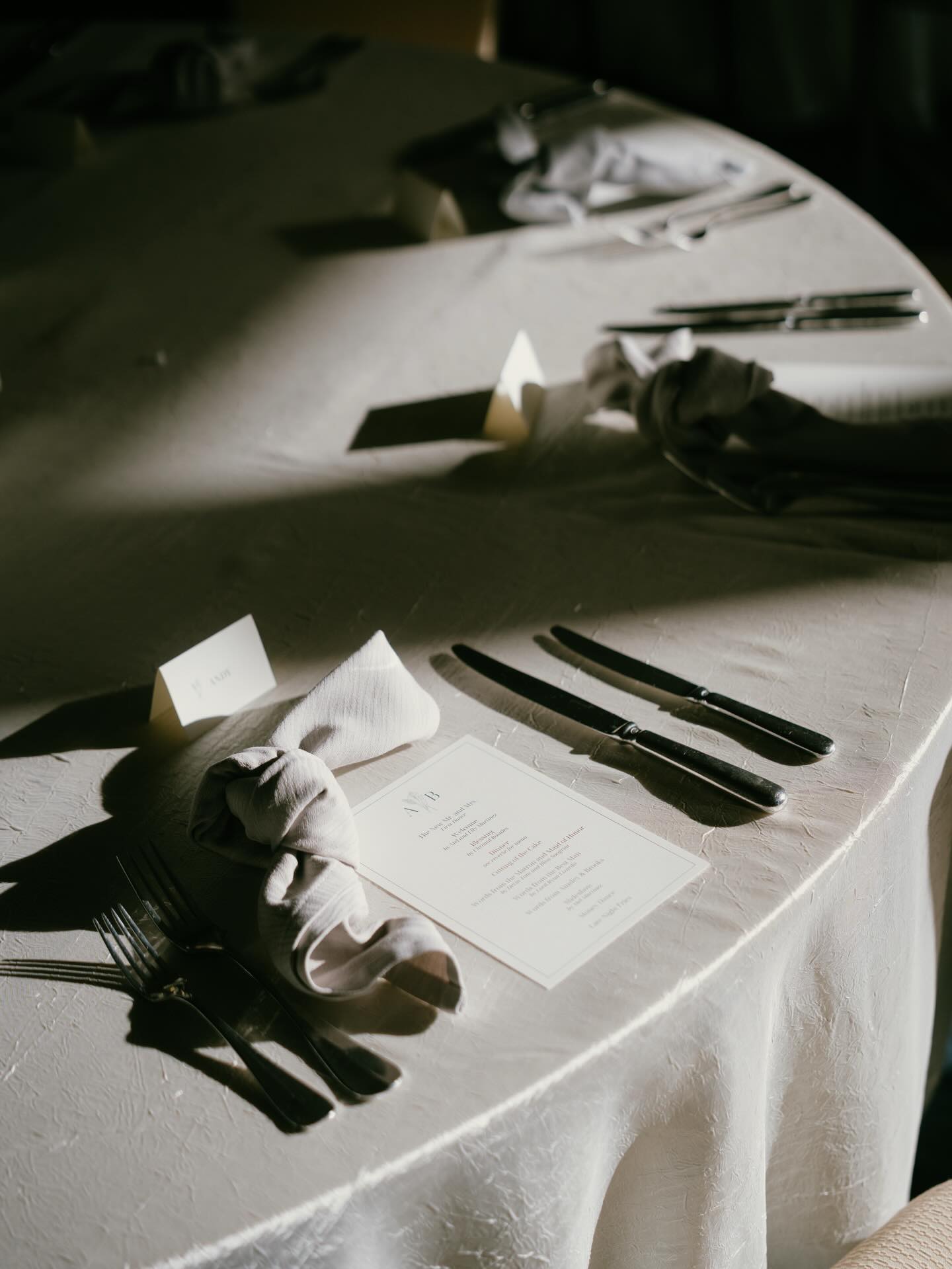 Design your dream wedding from the table up ✨ Linens, draping & more styled your way.
Now booking 2026 events and beyond 🤍
Featuring: Ivory Crushed Satin linen and Ivory Pipe and Drape wall
Coordination: ABC Team - @abcweddings + Lead: Jamie - @jamiesduffs
Ceremony Venue: Mystical Rose Oratory
Reception Venue: Four Seasons Resort Oʻahu - @fsoahu
DJ + Photobooth: Hawaii Events Unlimited - @hawaiieventsunlimited
MC: J-Irie - @cool_daddy_cool_j
Florals: Haus of Puas - @hausofpuas
Hair + Makeup: Grace Nicole Glam - @gracenicoleglam
Photographer + Videographer: Red Ring Studio - @redringstudio
Rentals: The Wedding Linen Company - @theweddinglinenco_
Transportation: Rio Limo Hawaii - @riolimohi
#TheWeddingLinenCompany #WeddingLinens #HawaiiWeddingRentals #HawaiiWeddings #웨딩린넨오아후하와이