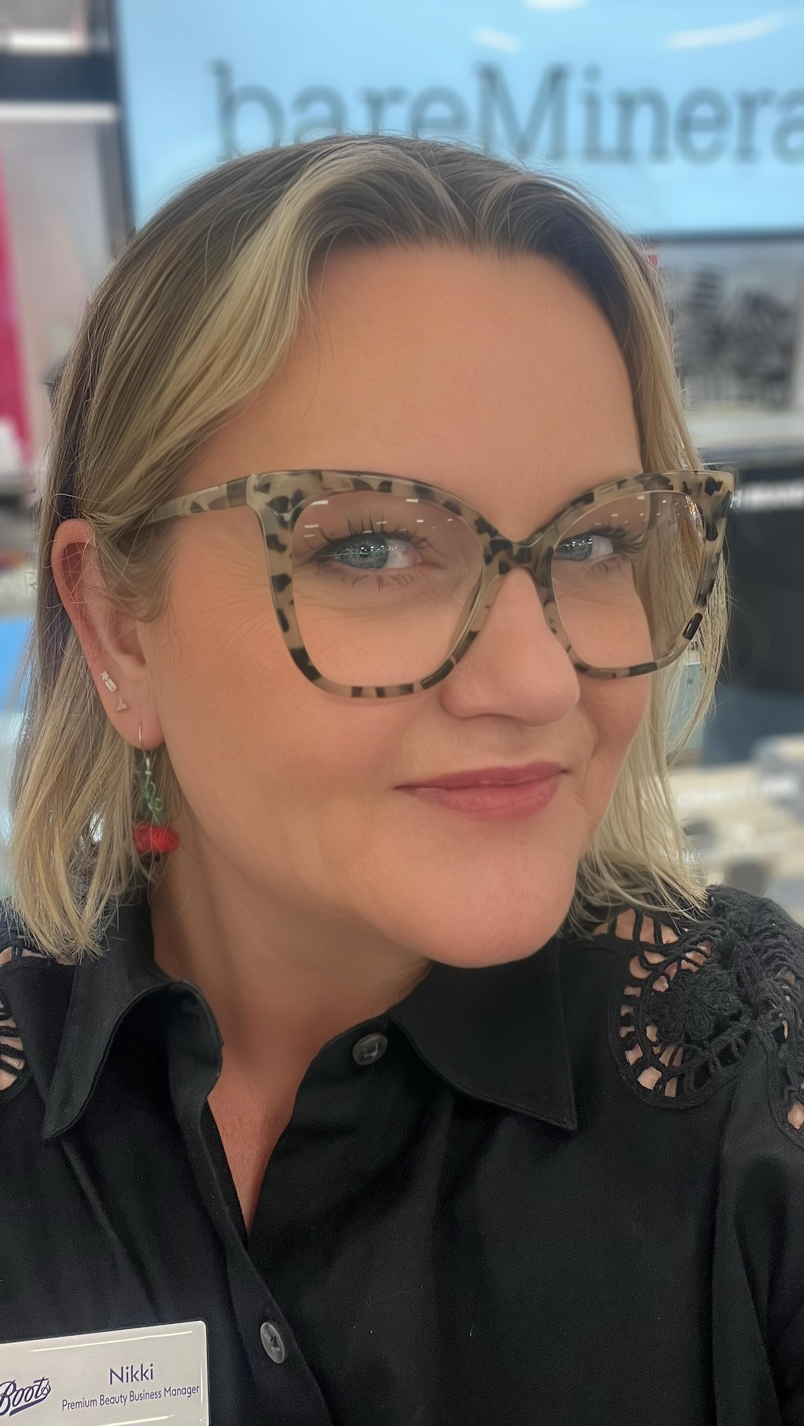 ð« A new chapter in my makeup journey ð«
ð« My first retail artistry role as Account Manager for bareMinerals has been such a ride
ð«From meeting incredibly talented colleagues (whoâve turned into friends) to balancing retail life alongside my freelance work â itâs been equal parts challenging, exciting and rewarding.
ð«Boots Castlepoint, youâve been a blast !
Hereâs to growth, creativity and seeing where 2026 takes me ð«
Follow along for makeup, artistry, education & real career moments ð€
#nikkimakeupandhair #makeupartist #hairstylist #mua #retailmakeup #bareminerals #freelancehmua #makeupcareer #beautyindustry #makeupjourney