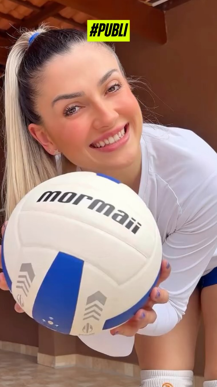 Quando a vibe encontra a performance, nasce uma parceria inesquecível.
A @fabidangui, que vive o esporte com intensidade, liberdade e presença, agora chega com tudo ao time Mormaii! 💙🏄♀️🔥
Mais do que uma campanha, é sobre celebrar um lifestyle onde o corpo se expressa, a mente respira e a energia flui, dentro e fora das quadras!