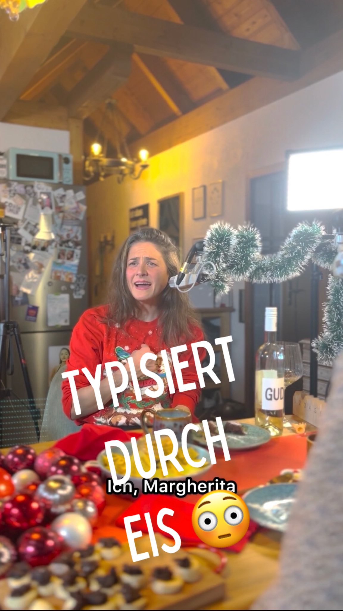 Du bist was du isst. 😋🍦🍕🥔
Gräben tun sich auf zwischen Leonie und Nils in der hitzigsten Diskussion, die je über Eis, Chips und Pizza geführt wurde. 👯♂️ ⚔️ 🔥
Tobi und Christoph können nur zusehen, wenn „Team Twins“ sich ein Wortgefecht für die Ewigkeit liefert.
.
.
.
Weitere Comedy-Momente für die Ewigkeit:
23.12. @senftoepfchen_theater
31.12. @schlosstheater_moers
Karten gibt’s über den Linktree 🎫😋