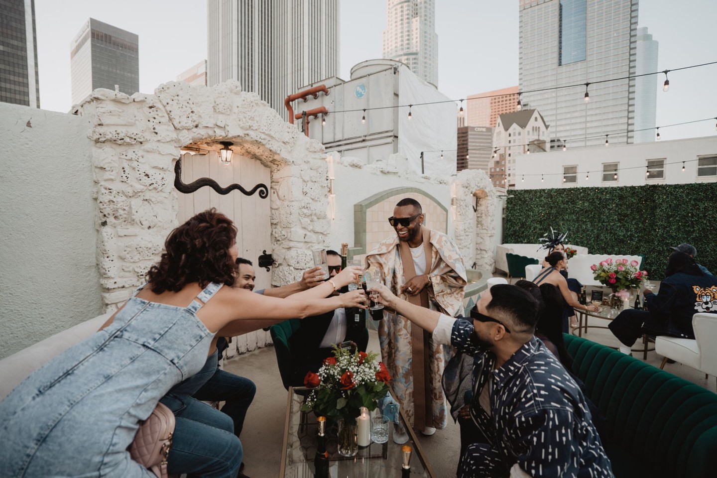 If there’s one thing @theeemperorsmith of @emperorseventz always brings, it’s the fun.
Add friends, family, laughter, and a little holiday cheer, and you’ve got everything that matters.
Wishing everyone a joyful holiday season ✨
#HolidayCheer #GoodVibesOnly #FriendsAndFamily #CelebrateTogether
Photos: @lulanphoto
Catering: @myhouseevents