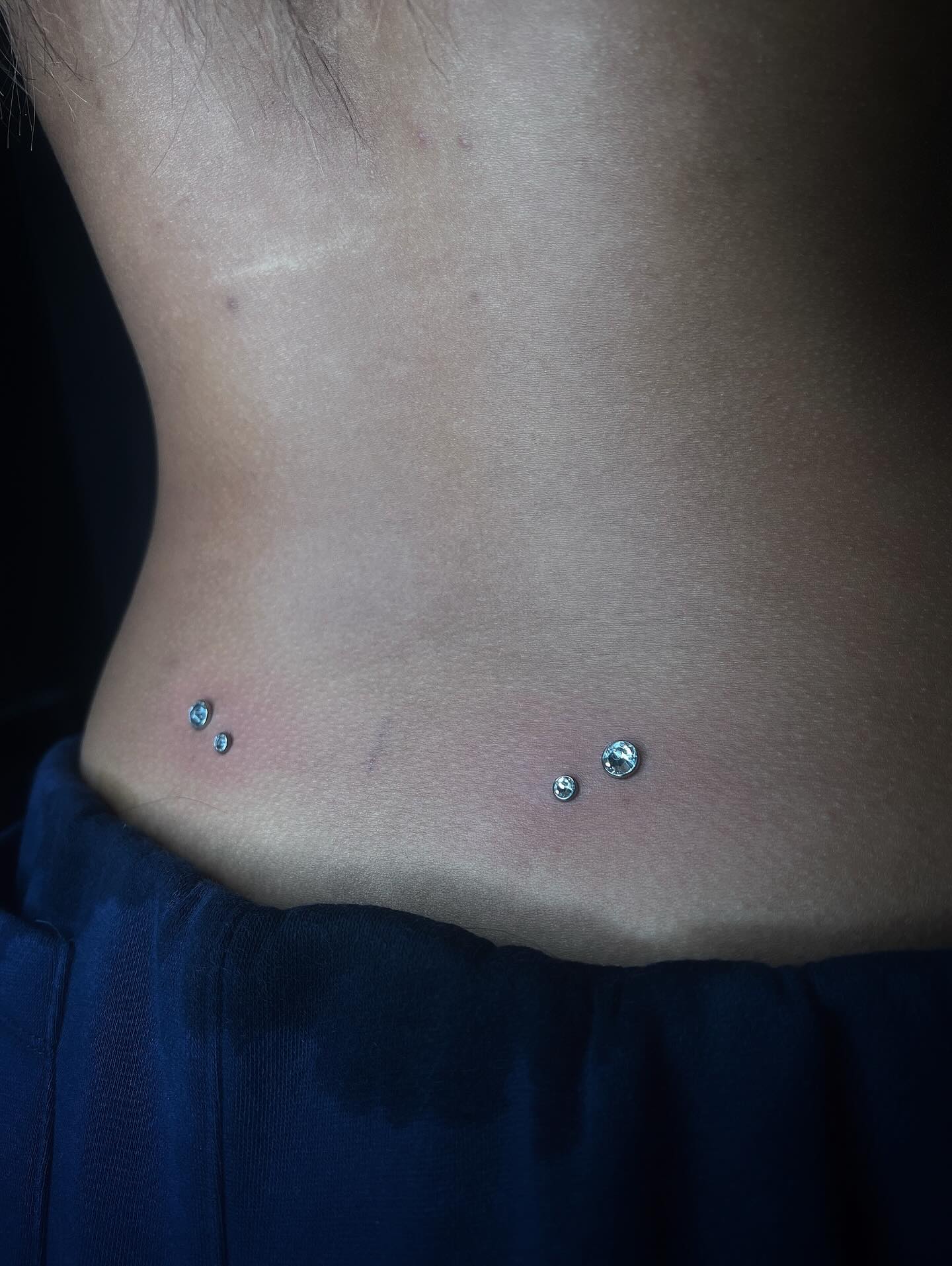 Paired surface piercings on the back dimples with implant grade titanium surface bars with off set cz cabs 🔥🙌🔥
#studio100bg #piercingbowlinggreen #safepiercing #lifetimeguaranteed