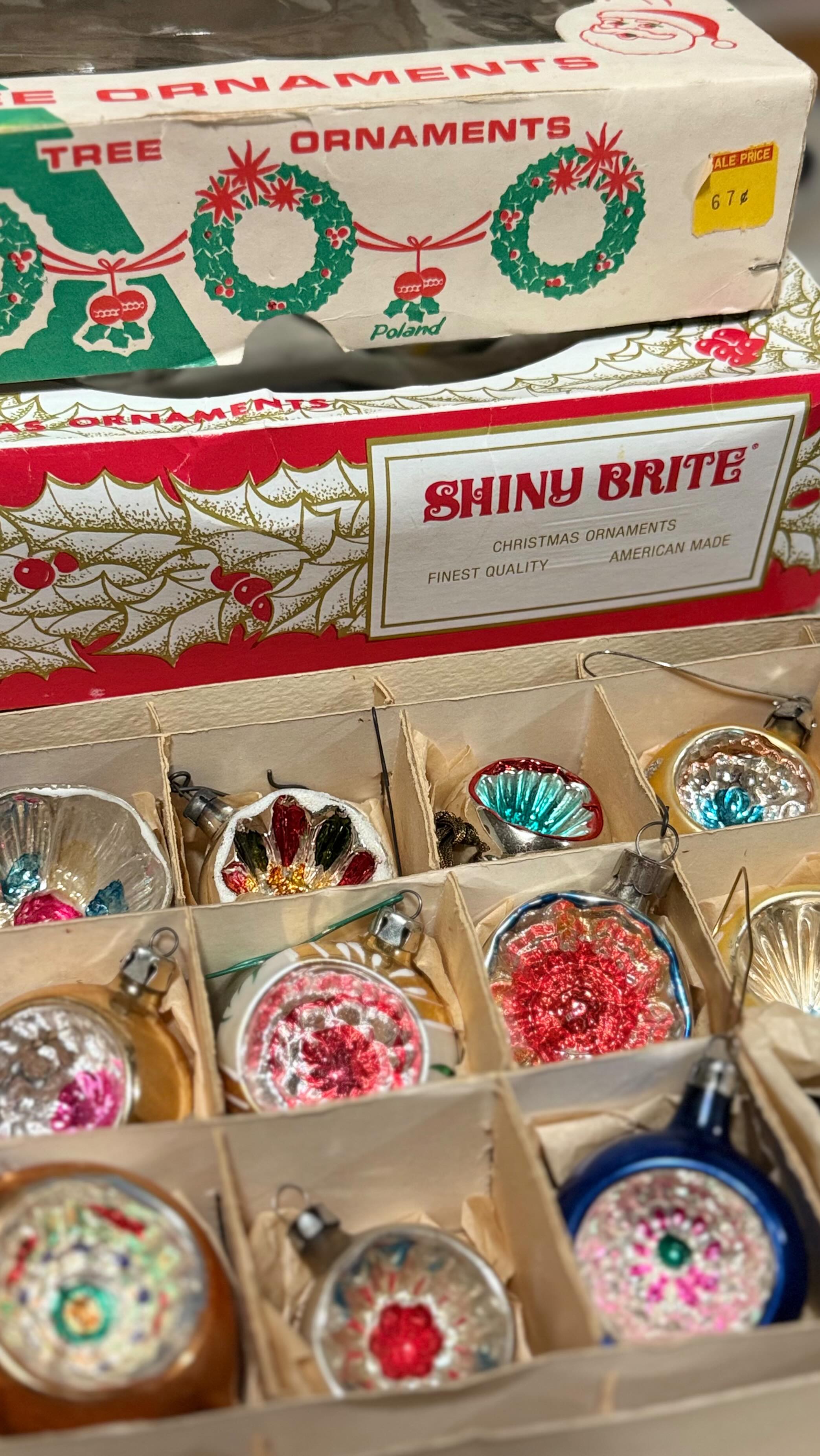 “These are a few of my Favorite things!”
A peek into my Christmas collection of old and new, things I’ve made, and almost threw! Things that glitter, things that move, things that will be a family heirloom.” 🎄🎅🏻 #crooksycreations #vintagechristmas #shinybrite #christmastree #vintagesantas
