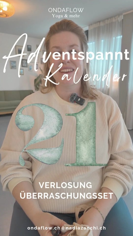 ✨️Türchen 21 | Verlosung Überraschungsset✨️
Ein Raum ist mehr als Wände, Türen und Fenster. Als ich das Studio Ondaflow eröffnet habe, war es für mich unglaublich wichtig, einen Raum zu schaffen, in dem sich jede:r zuhause fühlen darf💜
Wohnlich, lebendig, warm und ein bisschen wie eine Stube, in der man sich immer willkommen fühlt. Ich glaube, dass ich das ganz gut hingekriegt habe und die Kursleiter:innen und Teilnehmer:innen bei uns im Studio in einer Wohlfühlatmosphäre ganz bei sich ankommen können💫
Inzwischen haben wir sogar einen eigenen Raumduft, der subtil dieses Gefühl unterstützt. Ich mag selber keine allzu dominanten Düfte, darum ist unser Raumduft weich und warm und eben auch im Studio: Nur im Hintergrund begleitend da, um mit allen Sinnen anzukommen.
Möchtest du ein Set aus Raumspray, Beutel und Tee gewinnen:
👉Schenk uns einen lieben Kommentar
..und du bist dabei💜
#yogastudio
#verlosung
#raumduft
#adventspanntkalender
#advent