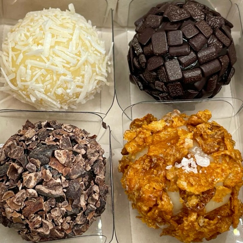 Caixinhas de Natal saindo para lembrancinhas de uma Empresa.