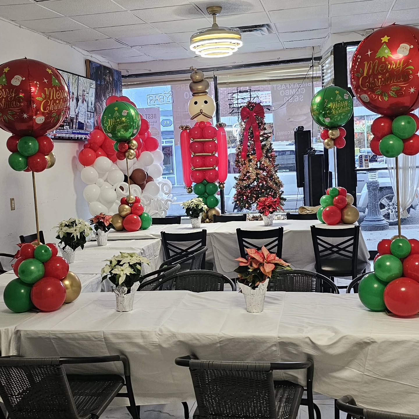 Custom balloon centerpieces designed for corporate Christmas events
Festive and thoughtfully styled to enhance tablescapes while maintaining a professional atmosphere, perfect for holiday parties, brand events and end of year celebrations!
#corporateeventdecor #centerpieces
#christmaseventdesign
