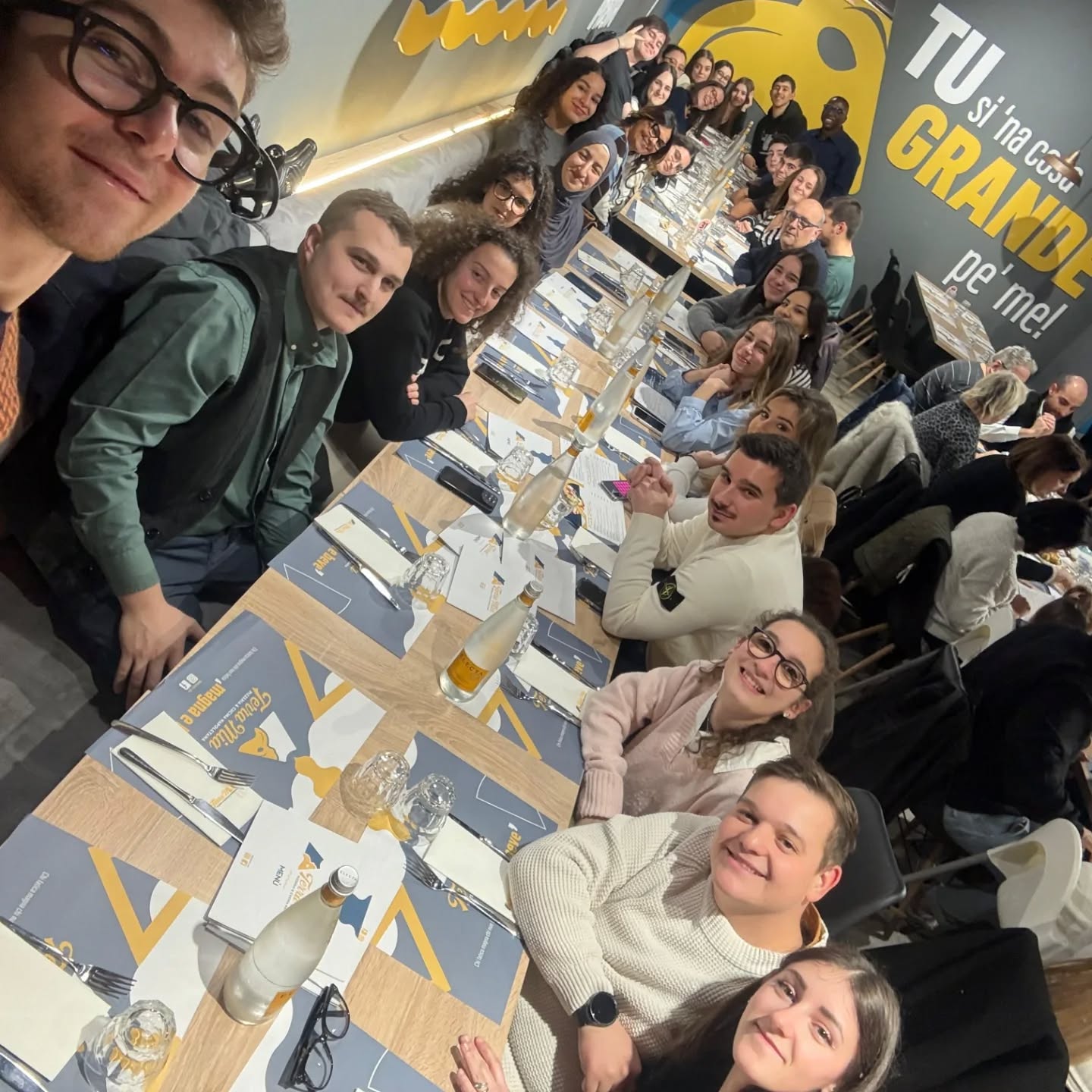 Il @croceblucfe_giovani vi augura Buon Natale❤️ con questa super cena 💙🧡
#anpasemiliaromagna #gruppogiovanicroceblucfe #croceblucastelfranco #croceblunonantola