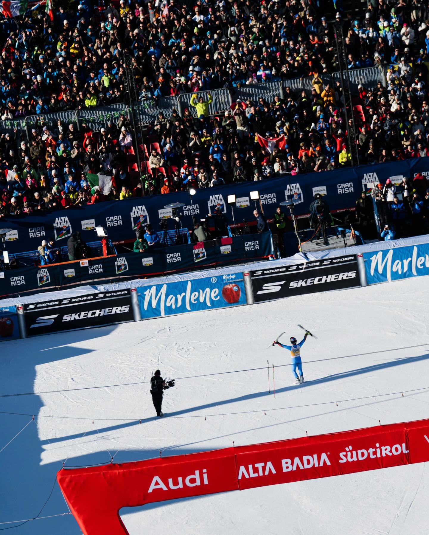 Last couple of days shooting for @skiworldcupaltabadia have been insane โค๏ธโ๐ฅ
#audifisskiworldcup #alpineskiing #wintersports #sportphotographer #sportphotography #skiracing #skiworldcup #altabadia #granrisa #fisski #fisskiworldcup