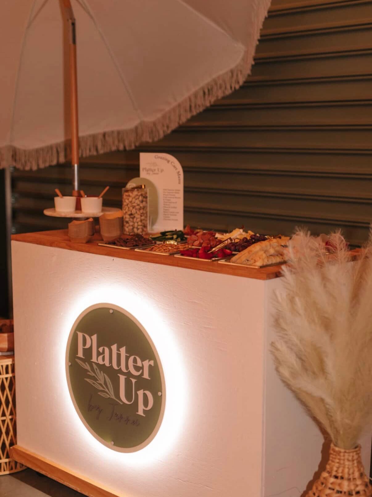 When your customers send those professional photos through ๐๐ thank you @biancacarboon
.
.
.
.
.
#grazingcart #weddings #grazingtablesandcheeseboards #grateful #photographers