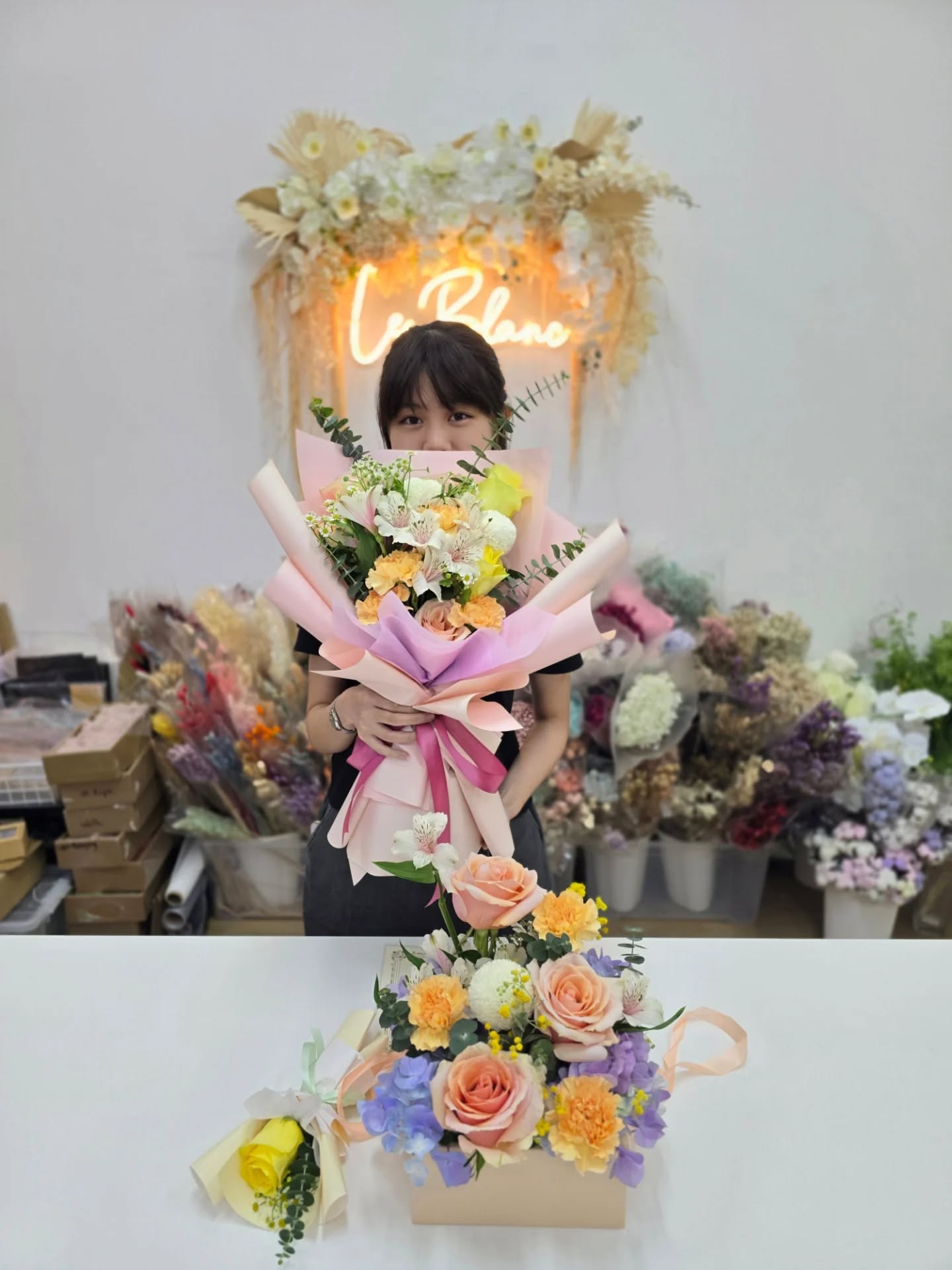 Basic Fresh Floral Course - 4 Dec ✨️
Master three beautiful floral arrangements in just one day: the elegant K-style Fresh Bouquet, a cute Mini Flower Bouquet, and a sophisticated Flower Box Arrangement.
.
DM or whatsapp us @ 94232010 / 85717679 for more information / sign up via leblancflorist.co/workshop
.
#leblancflorist #leblancfloristworkshop #flowerlesson #flowerbouquet #sgfloral sgflowers sgshopping sgcrafters sgflorist workshopsg sgworkshop supportlocal flowerclasssg flowerclass sgflowerclass sgevents craftedinsg sgmakers sgonlineflorist flowerworkshopsg 花束 網上花店 花 花店 꽃 韩式花艺 花艺课程 花艺 花艺基础班 新加坡花艺课