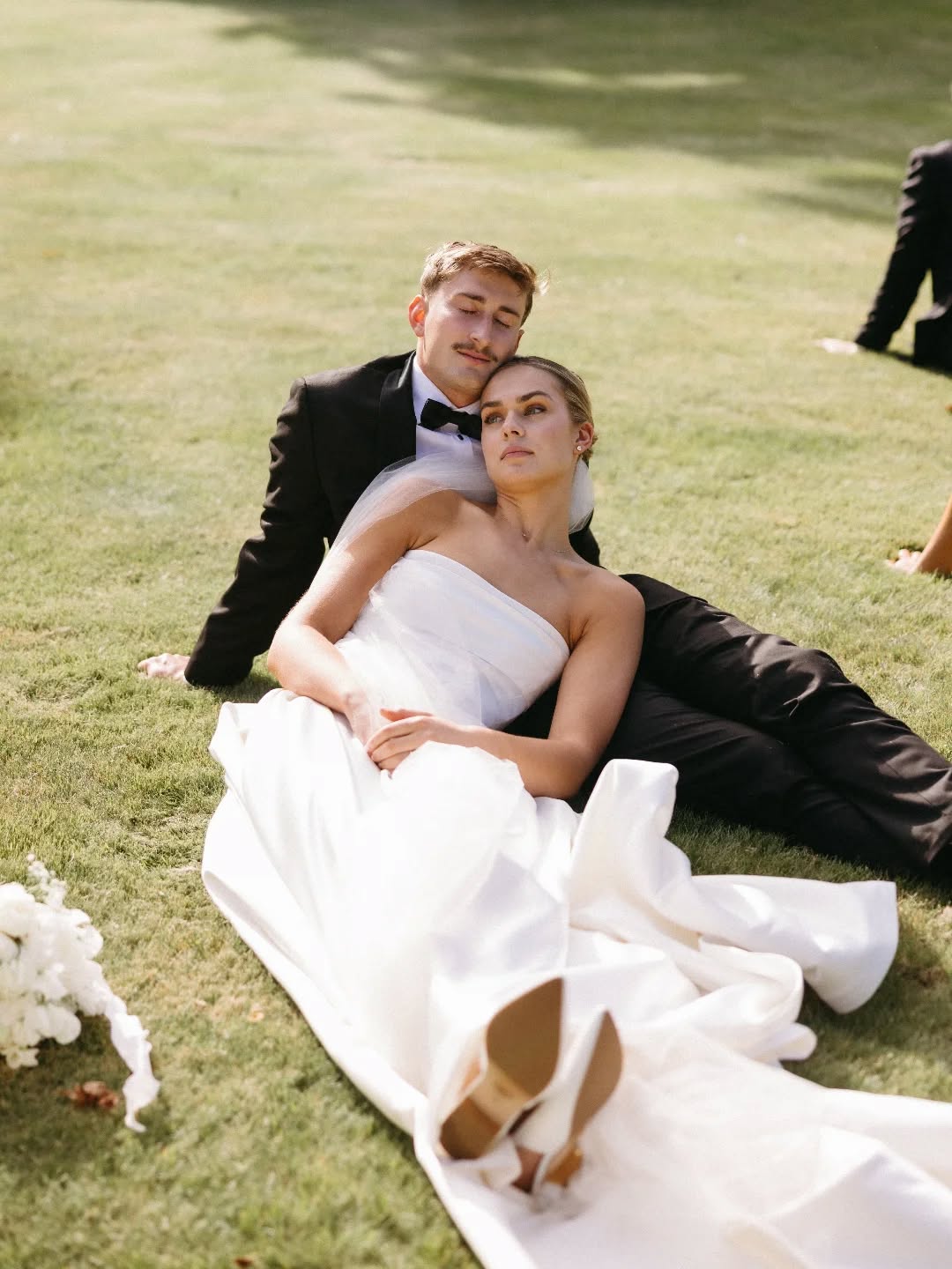 B R E A K
A lounge break through the day.
Bliss to be in his arms as his wife.
📷 - @margotstudios_
#bespokegown #bridal #weddingdress