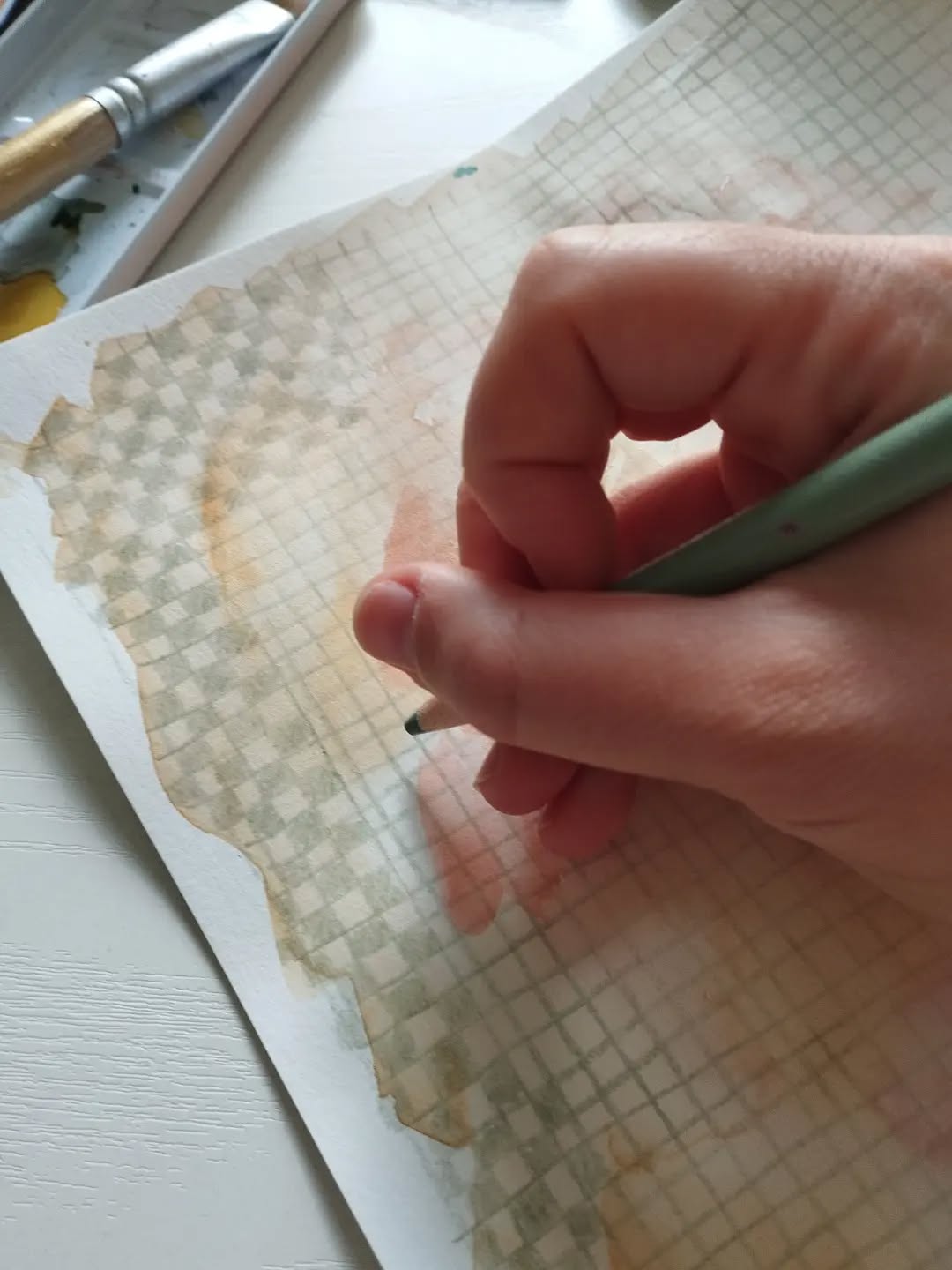 MOTIF A LA MAIN = PACKAGING D'EXCEPTION !
Pour la commande de biscuits des amoureux, j'avais un code couleur mais pas d'indication de motif spécifique, alors j'ai fait un vichy à l'aquarelle et au crayon de couleur ☺️
J'aime trop le rendu ! Et vous ?
Rdv à la fin de semaine pour le résultat des biscuits et de leurs coffrets ! 😜
PS : A la fin c'est un stickers avec les initiales qu'@evain.arthur a fait pour parfaire la fermeture de l'écrin ! 🥰
#packagingunique #motifpackaging #packaging #packagedesign #lucillepattern