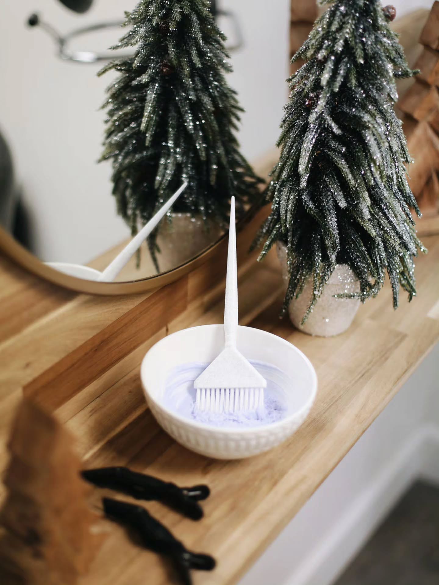 May your Holidays be as bright as your highlights!
Feeling thankful and grateful today for my family, friends, and my wonderful clients who make the busy season enjoyable!
I hope everyone gets the chance to get the much needed rest we all deserve.
Merry Christmas to all, and to all a goodnight🎄
.
.
.
.
.
#clthairstylist #monroehairstylist #indiantrailhairstylist #charlottevivids #indiantrailsalon