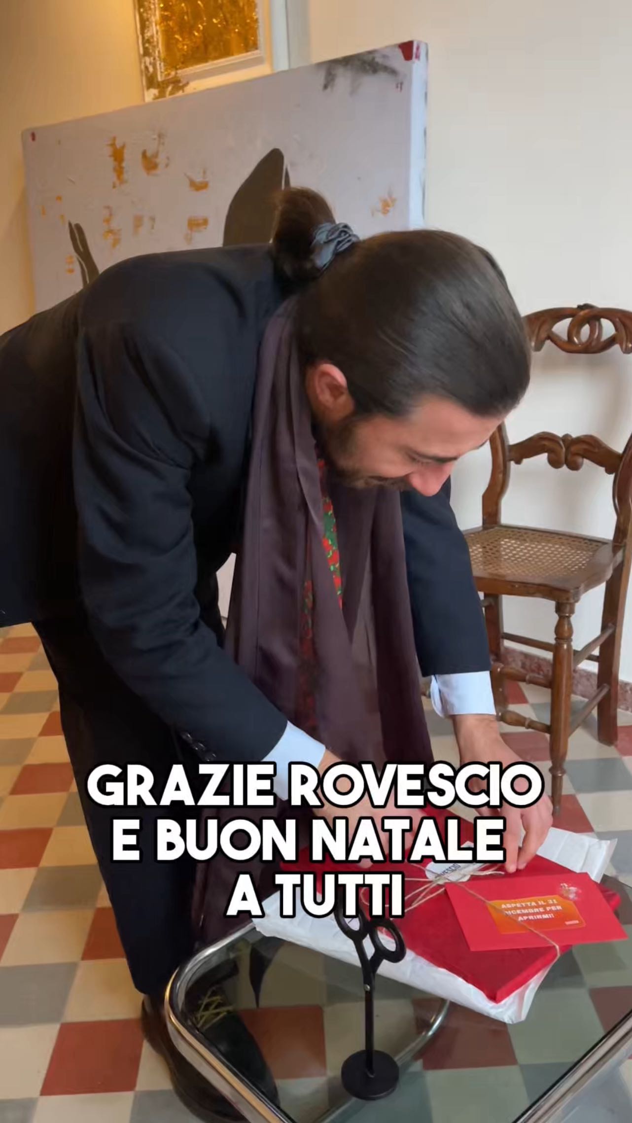 Ci sono racconti che sanno fermare il tempo.
Grazie a Rovescio per aver dedicato al nostro atelier SUM uno sguardo sensibile e autentico, e soprattutto a tutte le nostre clienti che quest’anno hanno scelto di vivere l’esperienza di un abito sartoriale ed esclusivo.
A chi crede ancora nel valore del tempo, del fatto a mano, dell’emozione.
UN BUON NATALE A TUTTI 🎅
#AltaModaItaliana #FattoAMano #MadeInItaly #CoutureEmotion #ModaCheRacconta TempoLento EleganzaSenzaTempo StileAutentico Rovescio ArtigianatoDiLusso SumAtelier sumiosono sum sumdomenicomoschetta