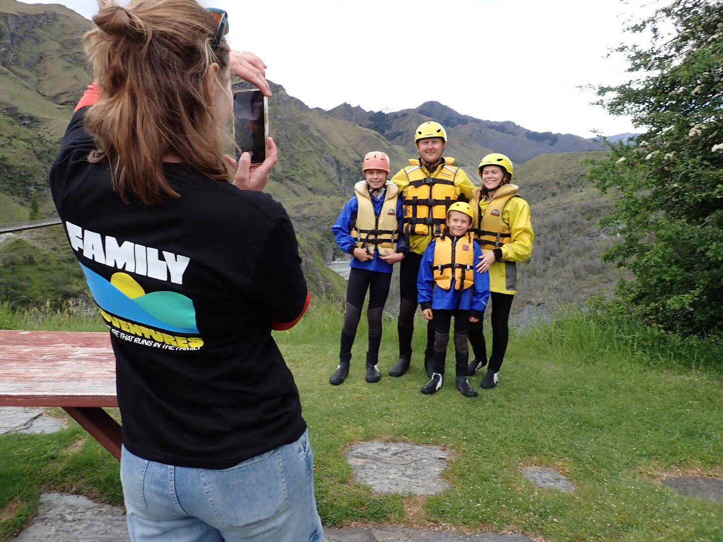 Helmets on, smiles ready, and an unforgettable view! 🌊🏞️
#Queenstown #Rafting #NewZealand #NZAdventures #FamilyAdventures