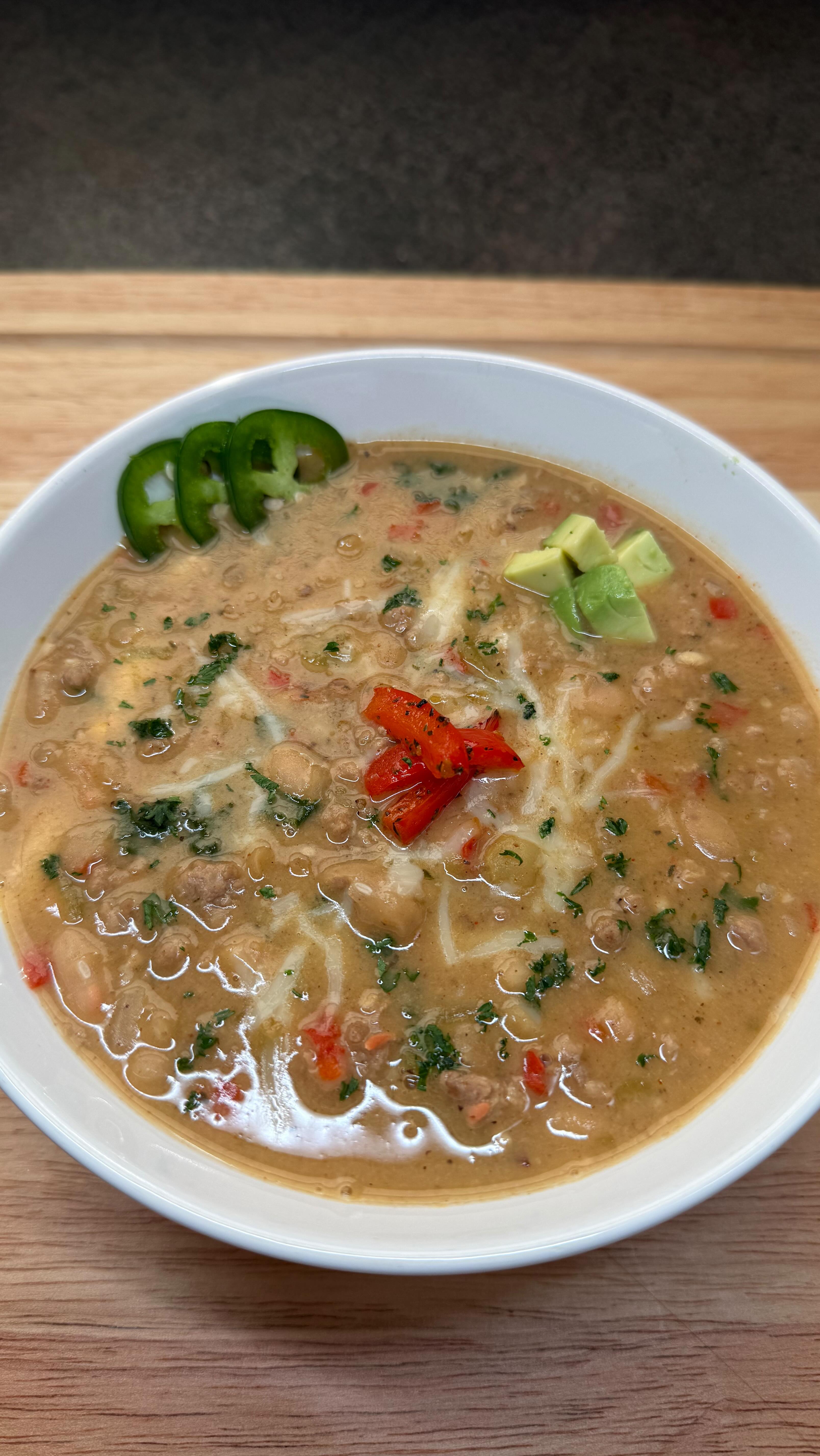 A great non beef alternative to traditional Chili without Sacrificing flavor. Lean ground Turkey stewed with beans and veggies for a healthy but hearty soup. Serve W/ Corn Bread, Rice or crackers just as the original
#chef #chili #turkey #soup #recipe