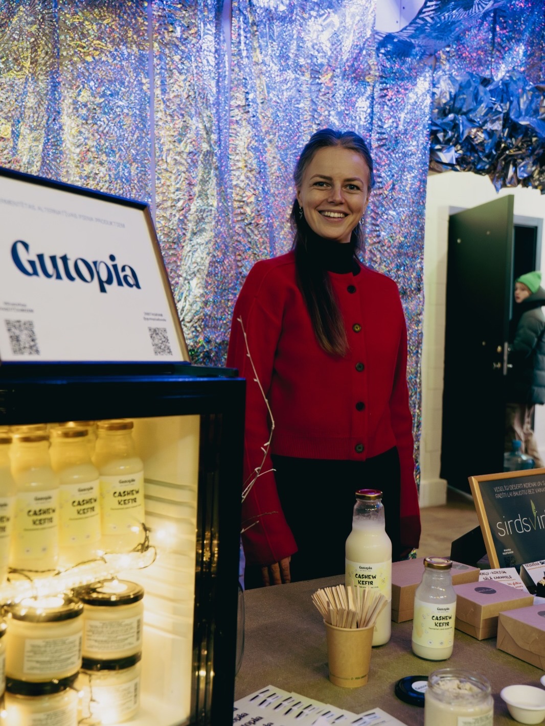 ✨ It’s been a little quiet here…
The holiday season has swept us off our feet - busy days, full hearts, and lots of behind-the-scenes work preparing GUTOPIA for Christmas. 🤍
For example, last weekend we had the joy of being part of the @veldze.radosarupnica & @viskali.lv Christmas Market, where we shared our GUTOPIA Plant Curd and Cashew K-fer! with so many warm and inspiring people. 😇🪽
Thank you to everyone who stopped by, tasted, asked questions. These moments remind us why we do what we do. 🙏
More festive goodness coming soon! 🥰
🎞️ - @egijaphotography
#Gutopia #christmasmarket #plantbased #fermentedfoods #guthealth #holidayseason #supportlocal #createyourowngutopia