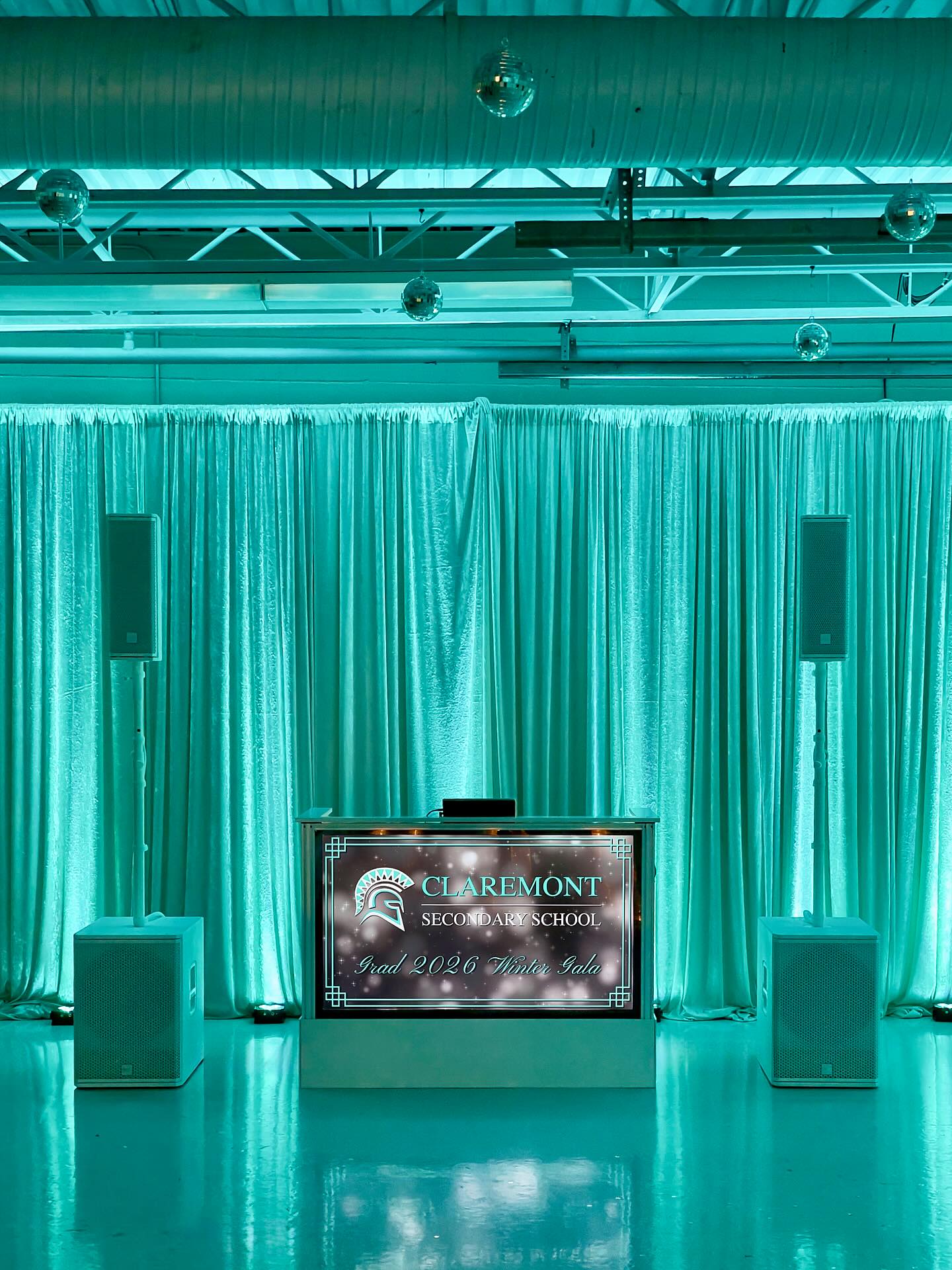 Check out this high school grad class winter formal I did a few weeks ago: I brought out my full white DJ setup and uplighting for this one and it was a GREAT party. I’ve worked with this school for a few years now and I think this grad class wins for being the most energetic—I can’t wait to do their prom in June! 🔥