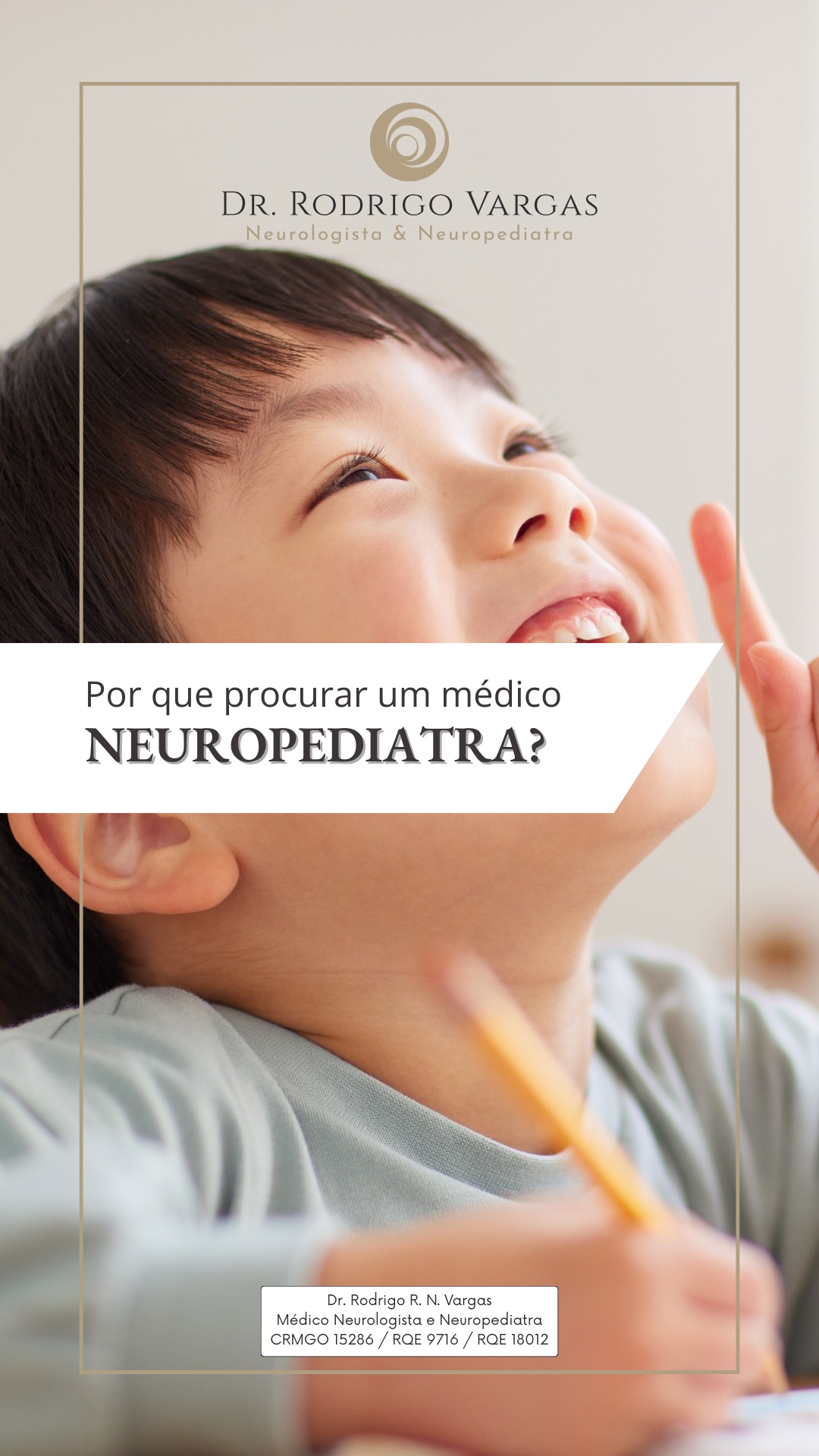 🧠 Quando devo procurar um médico neuropediatra?
O neuropediatra é o médico responsável por avaliar o desenvolvimento do sistema nervoso da criança e do adolescente. Ele acompanha como a criança fala, aprende, se movimenta, se comporta e interage com o mundo.
A consulta é indicada sempre que houver dúvidas ou sinais como:
▪ atraso na fala ou na linguagem
▪ dificuldade de aprendizagem ou atenção
▪ agitação excessiva ou comportamento diferente do esperado
▪ atraso motor ou dificuldade para andar
▪ crises convulsivas
▪ dificuldades na socialização
⚠️ Nem sempre esses sinais são evidentes. Muitas famílias escutam que “é coisa da idade” ou que “vai passar com o tempo”. Porém, o acompanhamento especializado permite identificar atrasos, transtornos ou alterações neurológicas de forma precoce, orientando intervenções adequadas no momento certo.
👉 A avaliação precoce melhora o prognóstico, reduz impactos escolares e emocionais e favorece o desenvolvimento global da criança, respeitando sua individualidade.
💙 Cuidar da saúde neurológica desde cedo é investir no futuro.
Dr. Rodrigo R. N. Vargas
Médico Neurologista e Neuropediatra
CRMGO 15286 / RQE 9716 / 18012
👉 Clique no link da bio e agende uma avaliação neuropediátrica
#Neuropediatria
#DesenvolvimentoInfantil
#SaúdeNeurológica
#AvaliaçãoPrecoce
#AtrasoNoDesenvolvimento
#PaisAtentos
#Autismo
#TDAH
#AprendizagemInfantil
#CuidadoComAsCrianças
#ConsultaNeuropediatra