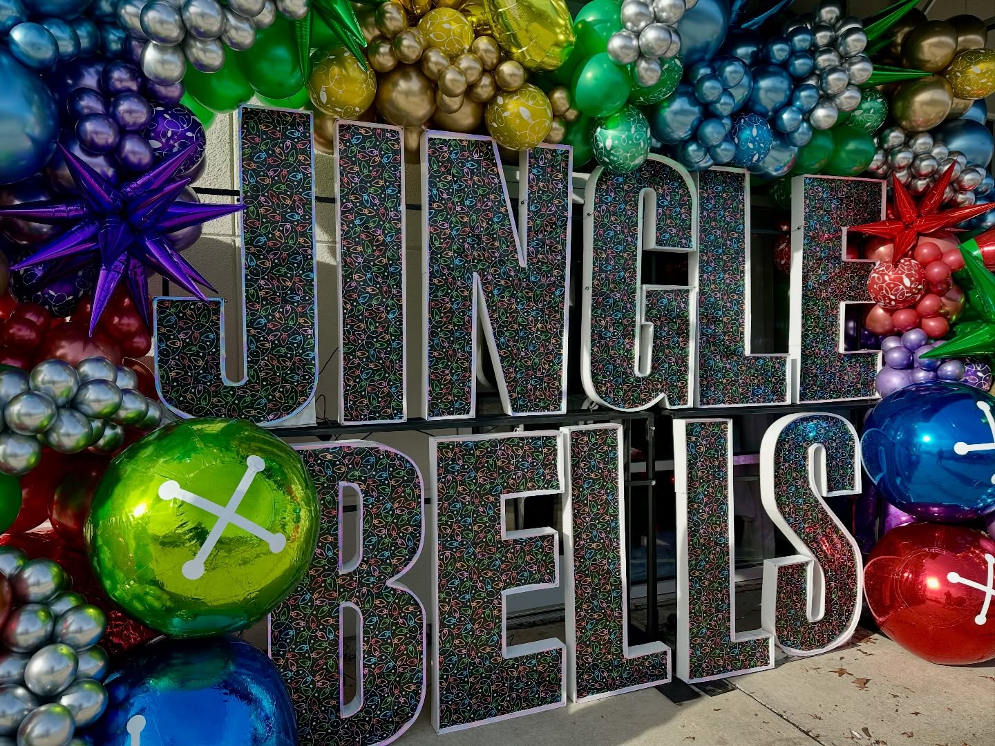 LED Marquees + Marquee Inserts + Big Shiny Balls + 30ft of Deluxe Organic Garland = CHRISTMAS JOY! 🎄✨🎁
We’re thrilled with how this holiday display turned out! The combination of decor elements transformed a simple balloon garland into a stunning statement piece and the perfect photo backdrop.
Balloon colors used: @sempertex reflex red, blue, green, purple, gold, silver, lime, brown and frosty graffiti print 🌈
Our custom marquee inserts really took center stage! Make sure to check back this weekend for a tip on creating your own marquee inserts on a budget.
We’re still booking last minute holiday and new years jobs! Reach out today; www.momentsbymax.com ⬅️
.
.
.
#phillyballoons #balloongarland #balloondecor #holidaydecor #phillyevents