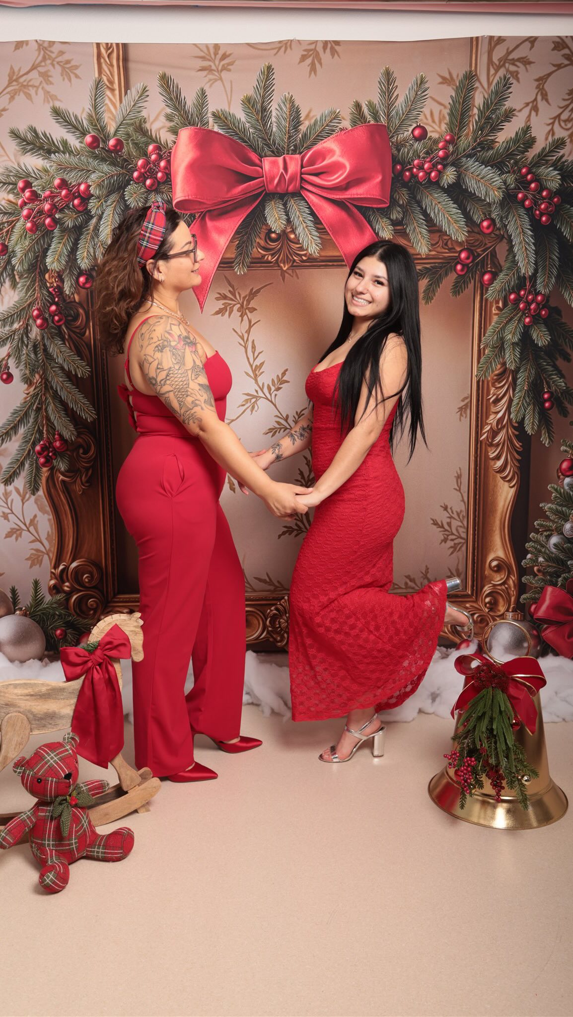 Happy Holidays and love from Lylah and I 🎄📸🎁❤️
This year came with challenges — but also with so much love.
We’re learning that sometimes your circle gets smaller so your heart can grow bigger. 🤍
Thankful beyond words for our village, our clients, our friends, and our family.
Smaller family. Greater love. Always.
Dogs skipped the photo but are absolutely thriving in their city era 🐾✨