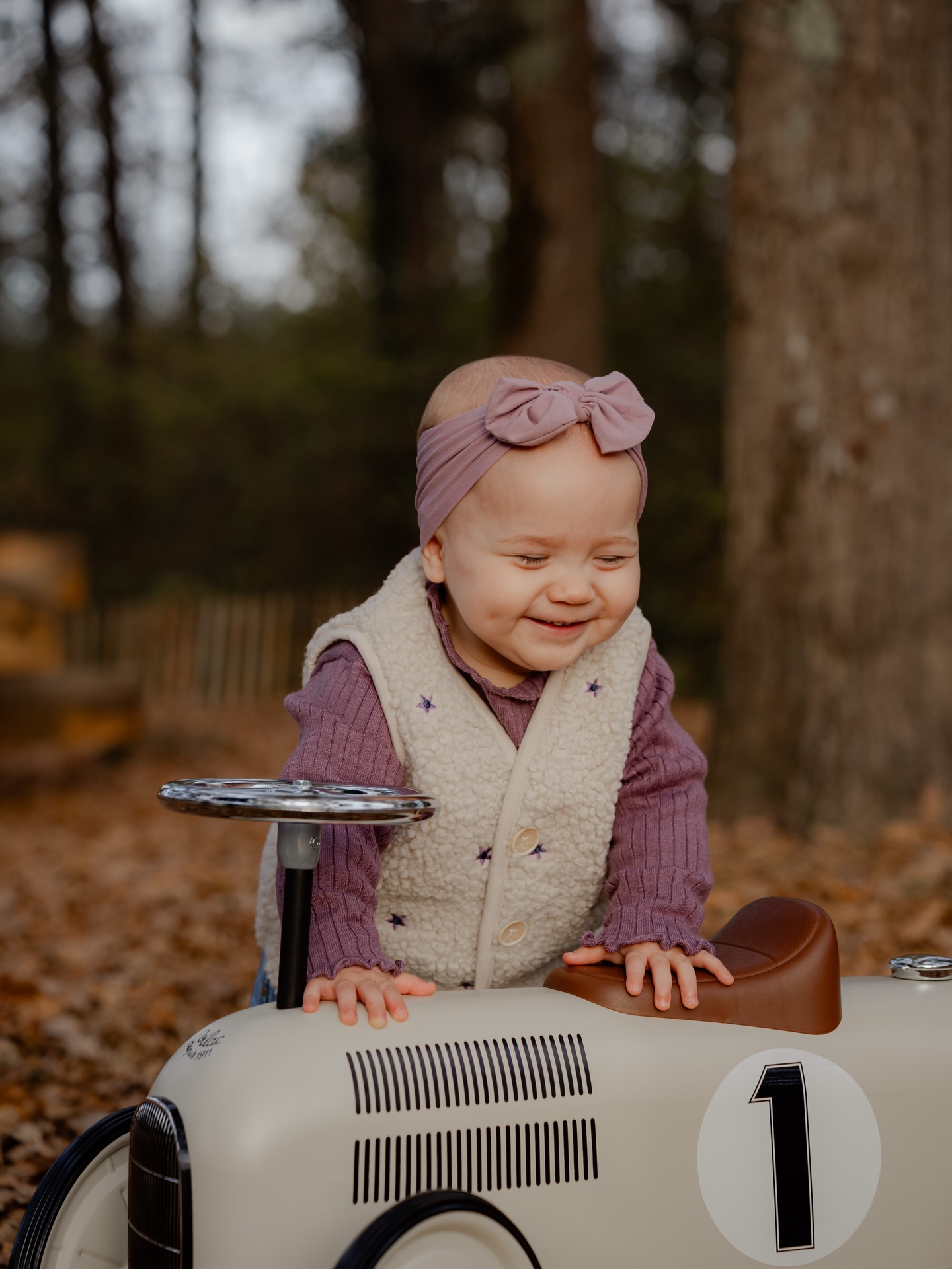 Lia, 1 an & (pas tout à fait) toutes ses dents ✨
Un premier anniversaire, c’est un cap, un moment important pour bébé mais surtout pour ses parents.
Un an jour pour jour, cette poupette venait au monde !
C’est pour cela que sa maman m’a recontacté, pour que nous fêtions ensemble cette étape.
Lia nous a offert des mimiques toutes plus mignonnes les unes que les autres 🥰
Ses parents et elle repartent des souvenirs pleins la tête, les murs de leur maison sont retapissés, et dans 20 ans ils auront encore le sourire aux lèvres de revoir ces images ❤️🔥
____________
Si toi aussi tu veux fêter l’anniversaire de ton bout de chou de cette manière, n’hésites pas à m’envoyer un DM 💌