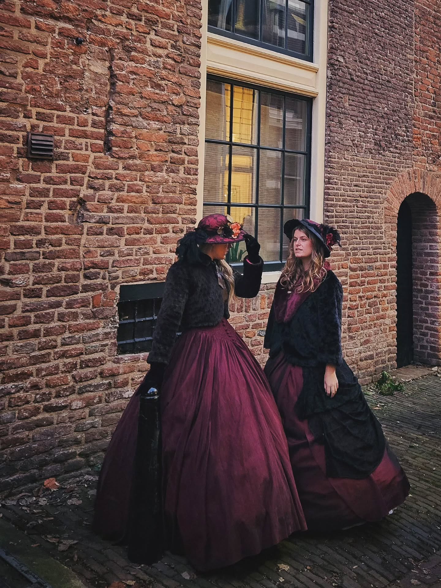 Three photos of women from the Charles Dickens Festival. The talent displayed was unmatched and at such a large scale! @dickens.festijn
Deventer was transformed into a Dickens story.
#CharlesDickens #Classic #EnglishLiterature #TheNetherlands #WinterFestival