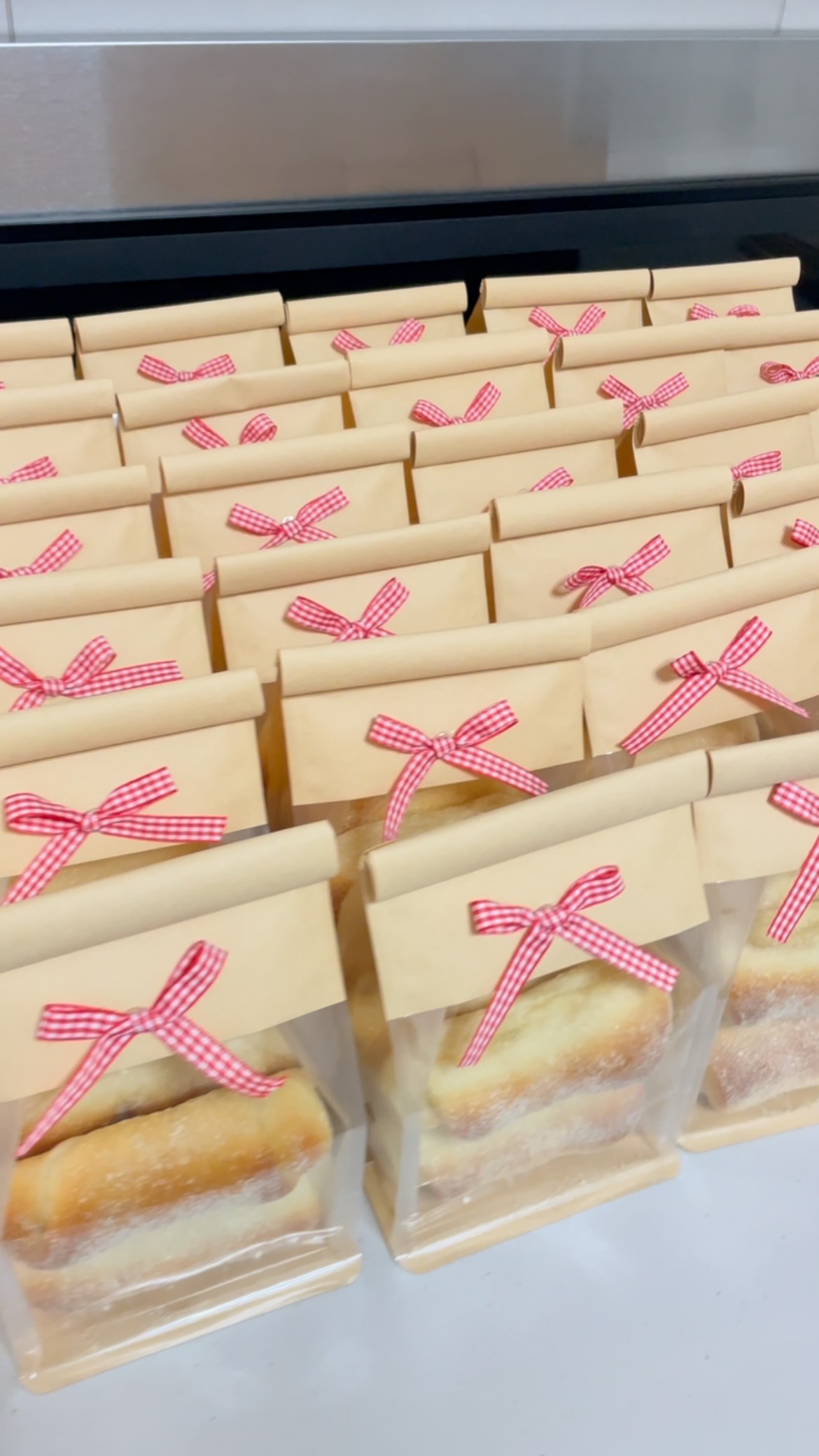 That’s a wrap! Several days of baking, tons of sourdoughs, and a whole lot of bread gift bags — thank you, Mohill! ❤️
Wishing you all a wonderful holiday season.
This baker is officially hibernating 😴