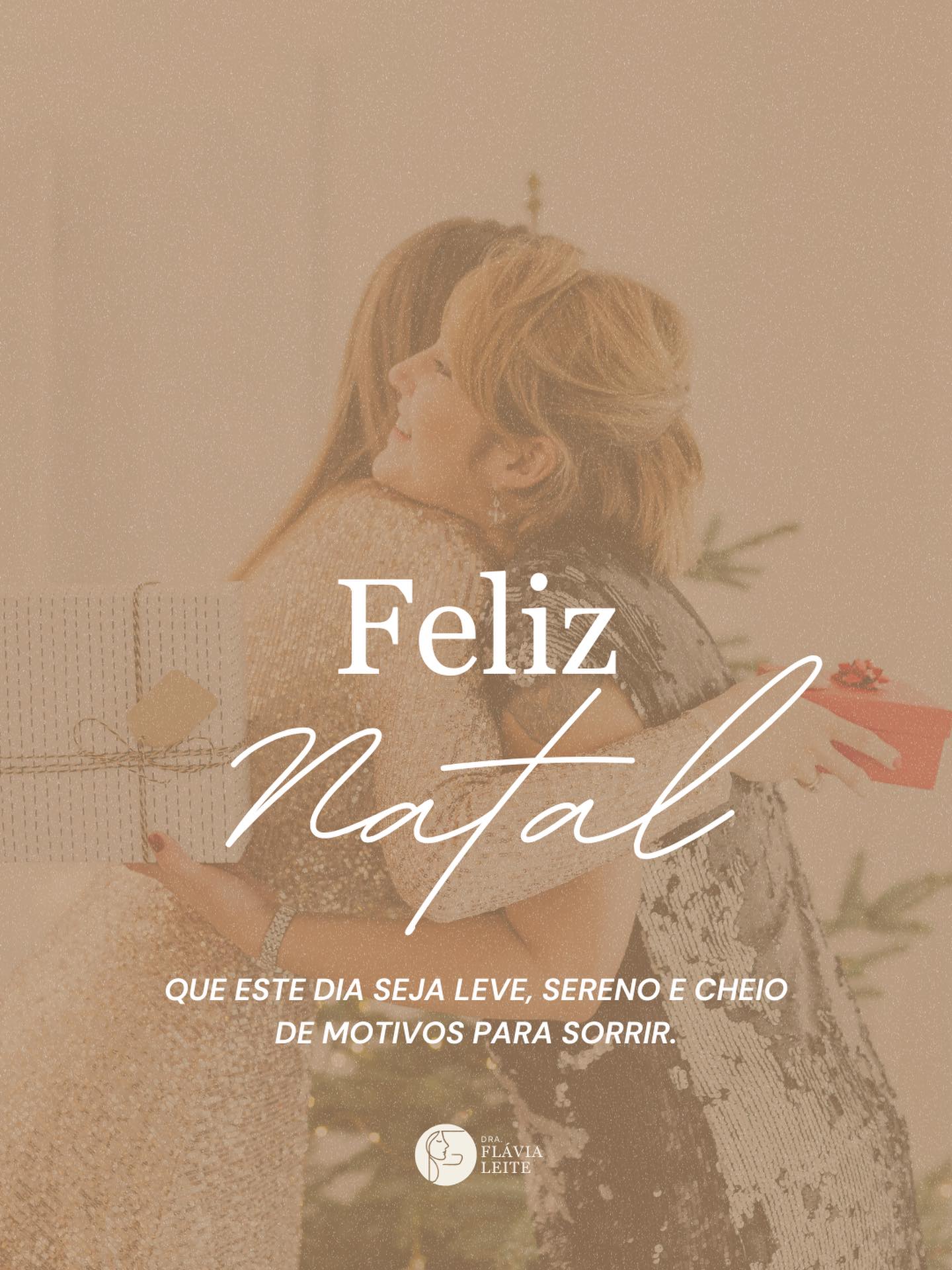 O Natal sempre me lembra do que realmente importa:
estar perto, cuidar, acolher, celebrar. ✨
Desejo que você e sua família tenham um dia cheio de paz, saúde e sorrisos verdadeiros…
daqueles que aquecem o coração. ❤️
✨ Feliz Natal a todos!
Com carinho, Dra. Flávia.