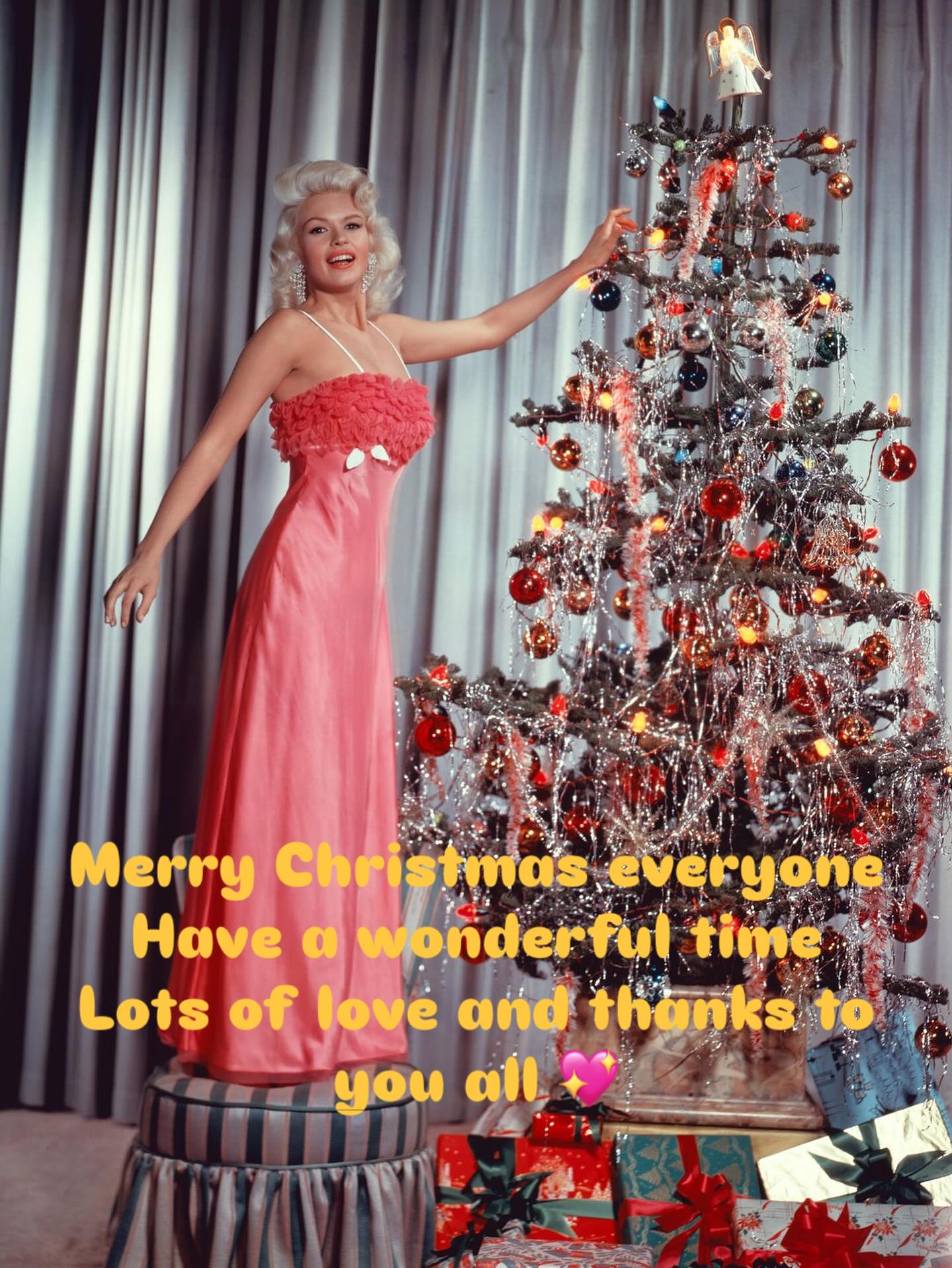 Wishing all my beautiful clients and friends a wonderful Christmas Time
Enjoy the day with loved ones old and new.
The salon is open between Christmas and New Year if you’ve forgotten anything
🎄💖🥂✨🎅🏼💋🩷