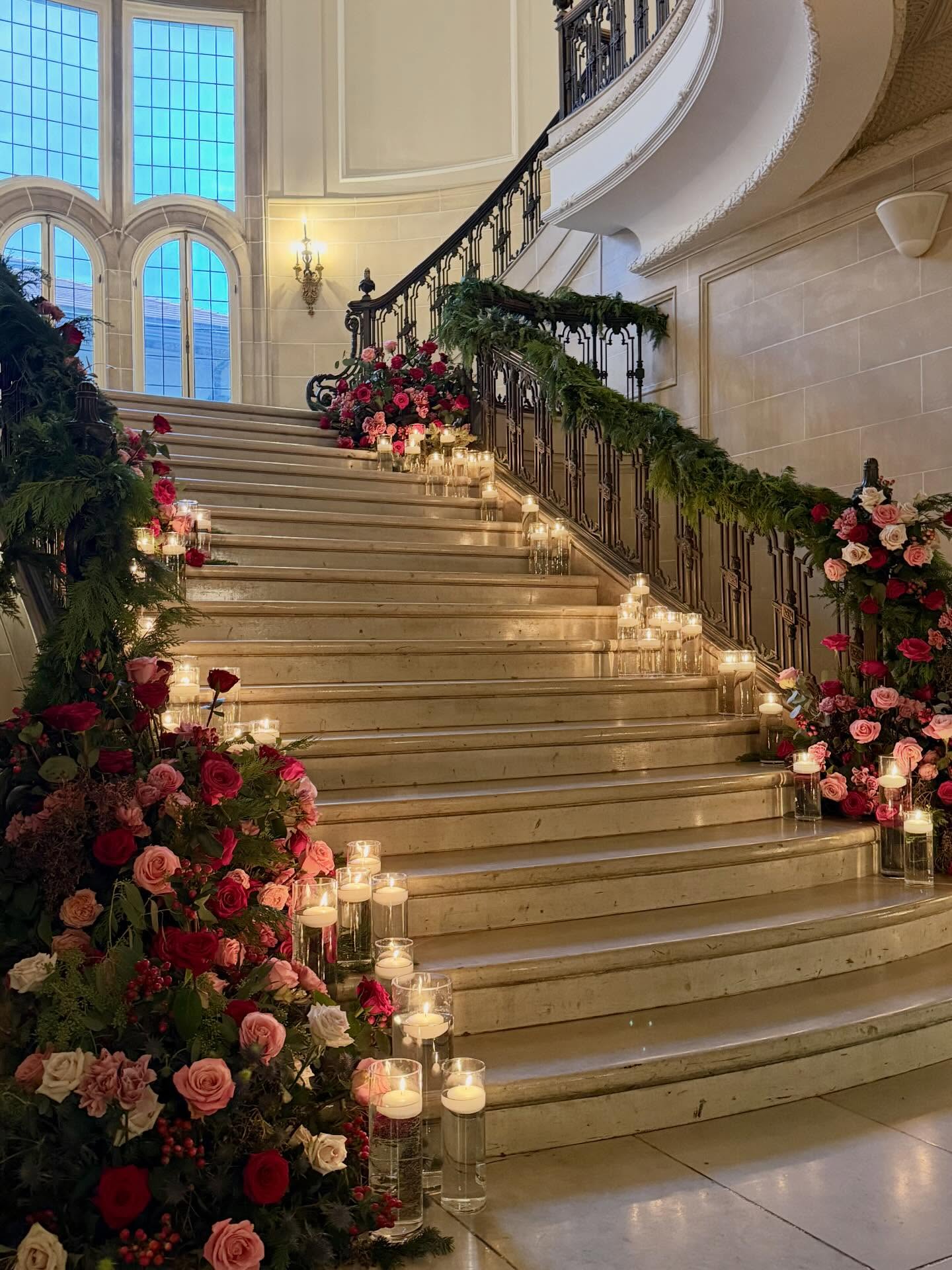 Signing off this Christmas Eve with some Winter Romance. It’ll be a long while before we forget this one.
.
.
.
.
.
.
#winterwedding #winterromance #floraldesign #eventdecor #weddingflowers