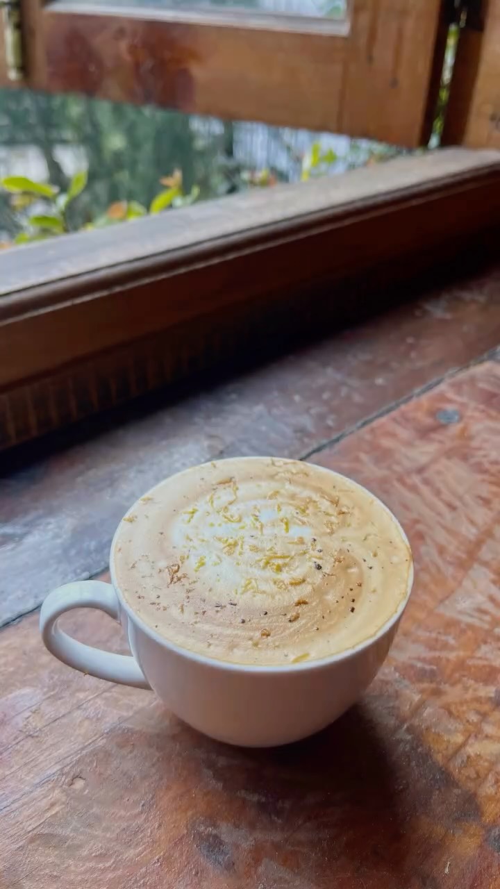 The whole idea behind slow living is to pay attention to details, to use everything that this land offers mindfully, to take time to brew that perfect cup, to savour it in the limited winter sun. And nothing beats that first sip of warmth with a hint of freshness of the mountains.
#tirthanvalley the forest edge. Himachal pradesh #cafe #coffee