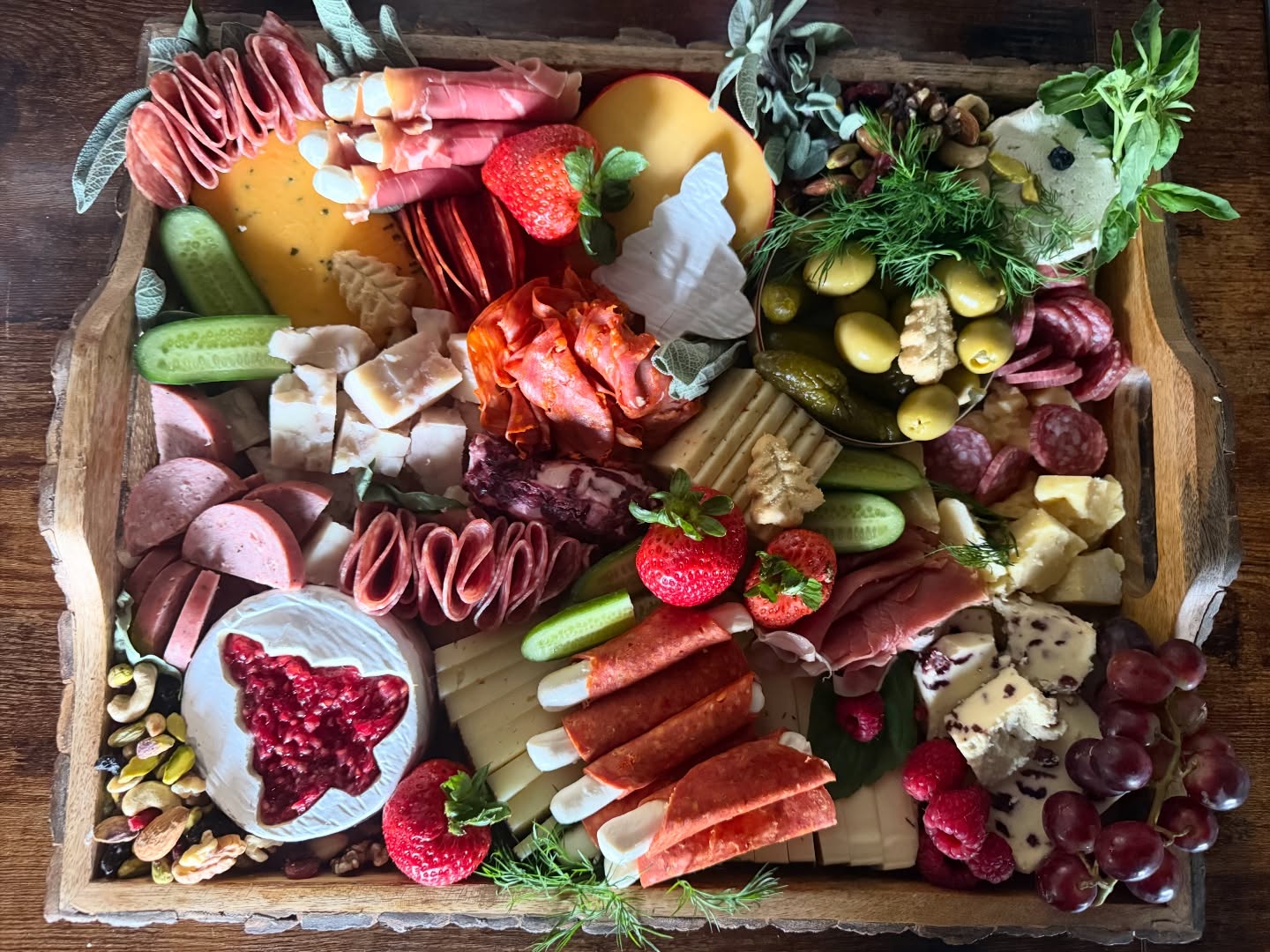 Merry Christmas Eve 🎄❤️ From Our Family To Yours!
#naperville #napervillecaterer #napervillecatering #napervillecharcuterie #christmascharcuterie