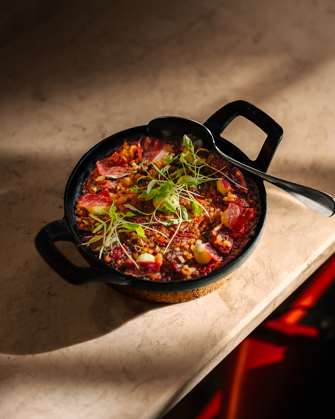 O nosso Arroz de Pato. Da preparação ao empratamento, cada detalhe é tratado com rigor e paixão para chegar à mesa no ponto perfeito. Experimente e bom apetite.
--
Our Duck Rice. From preparation to plating, every detail is handled with precision and passion to ensure it reaches the table at just the right moment. Try it and enjoy!