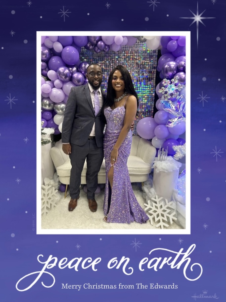 “For to us a child is born… and He will be called Wonderful Counselor, Mighty God, Everlasting Father, Prince of Peace.”
Isaiah 9:6 (NIV)
Merry Christmas from the Edwards 💜🎄✨
Thankful for the gift of Jesus. He is the reason for the season 🙌🏾
💄 @faceitbyj
#alwaysandforeveredwards #ChristmasCard #christmasphotos