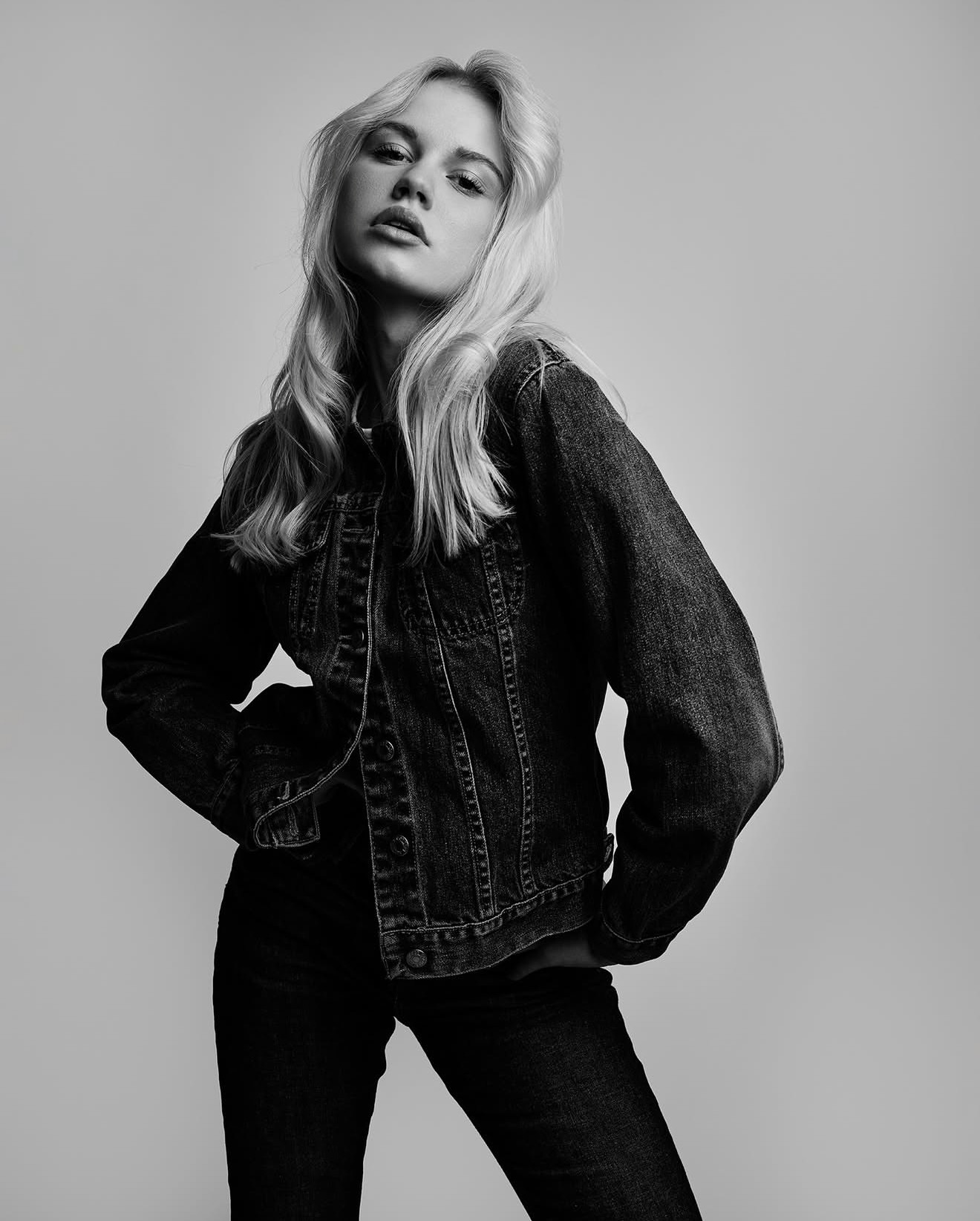 Get inspired by @dominiquehammer
In frame @marie.wagnr
✨ Follow and tag @inframe.mags, or use the hashtag #inframemagazine for a chance to be featured!
#magazine #portrait_perfection #portrait_vision #portrait_shots