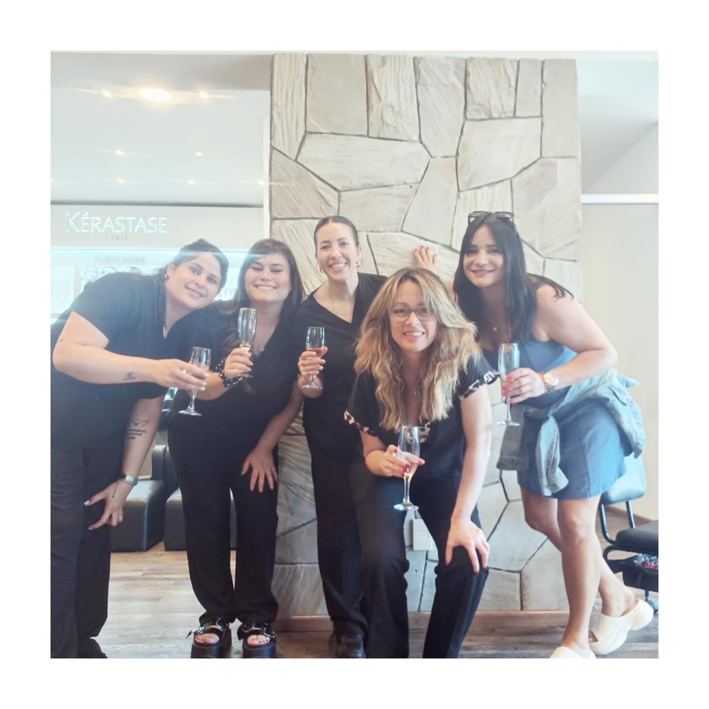 🎄✨ La magia de Solei no sería posible sin ustedes.
Cada sonrisa, cada charla y cada visita hacen que amemos lo que hacemos.
Que esta Navidad esté llena de amor, paz y momentos lindos.
¡Gracias por ser parte! 🥂🤍
Equipo Solei. @emii_luzardo @pilisosaa @cariito_28_13
