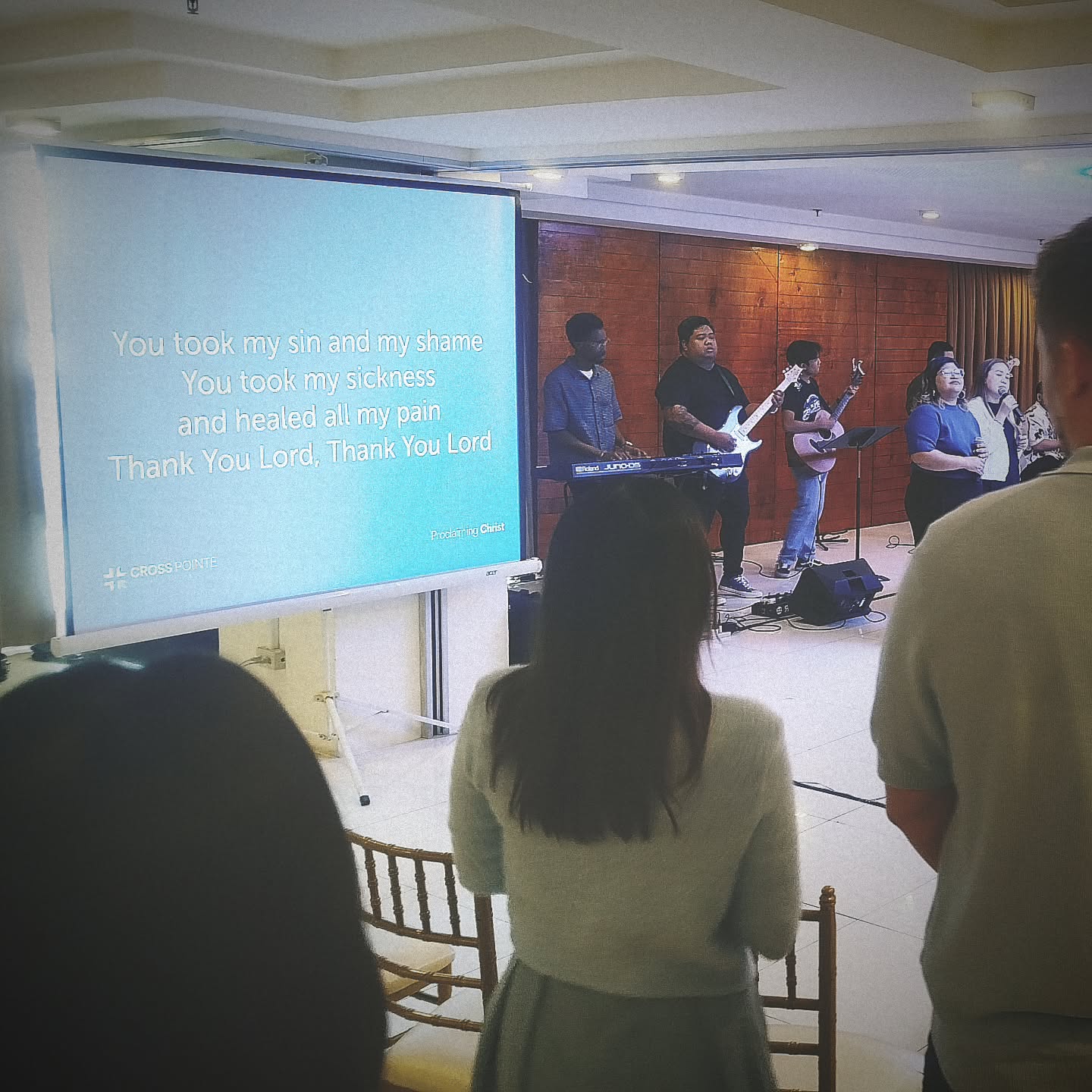 Singing Don Moen's songs in church today connected to so many memories; myriad layers and connections spanning back and through the different lives our family has lived over the decades. What a blessed and fitting way to transition into 2026 ๐๐ผโฅ๏ธ
#HappyNewYear