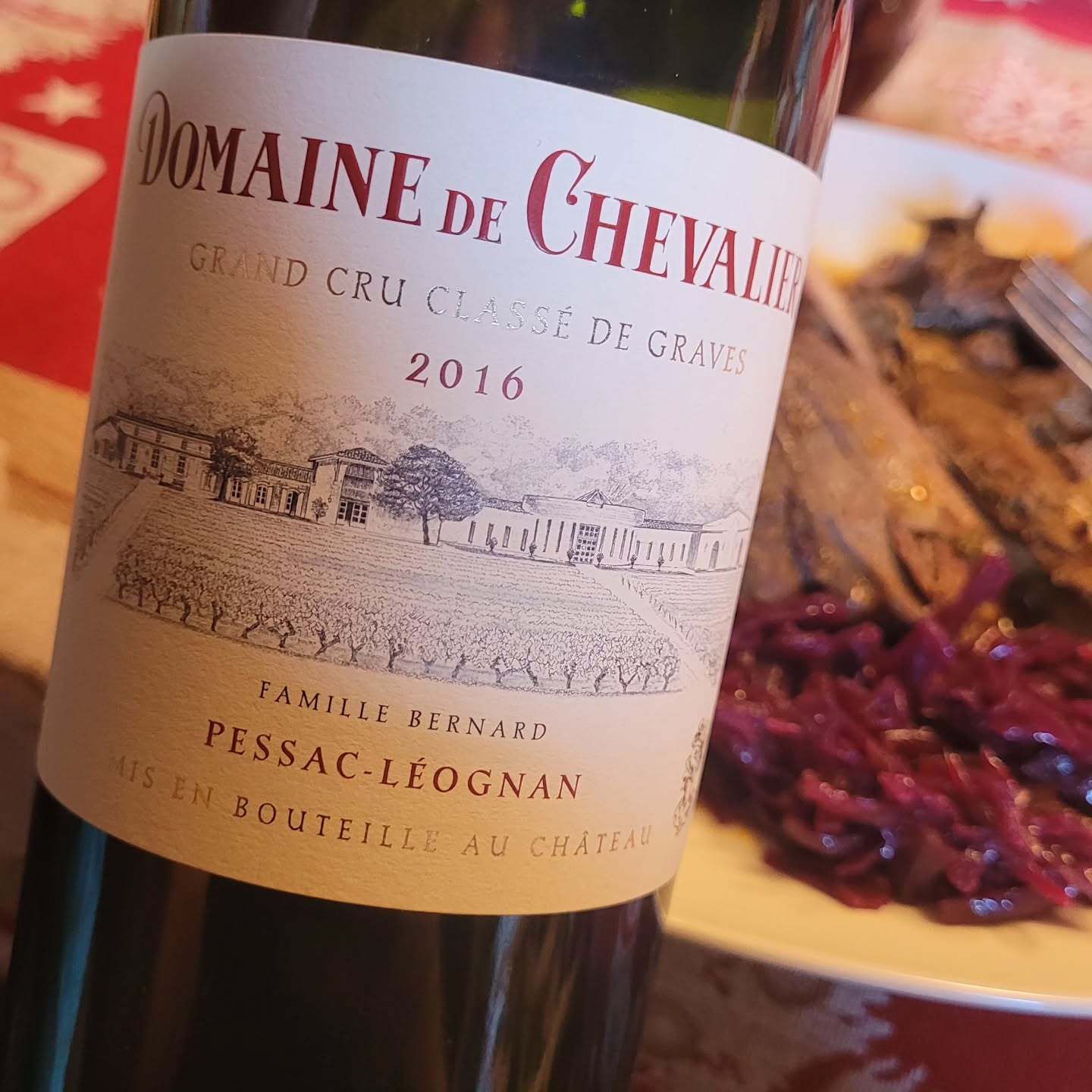 #bordeauxwine with duck? Sure. But is 2016 still too young? I didn't want to take a risk with Médoc and went to Graves. Still, I was a bit nervous when deciding to open this @domainedechevalier bottle. To be honest, yes, the youth is still quite apparent on the palate. More complexity will develop there. But it is not closed anymore. And on the nose it is just perfect. What a wonderful wine. 96+ points (and others at the table were more generous, insisted in 98).