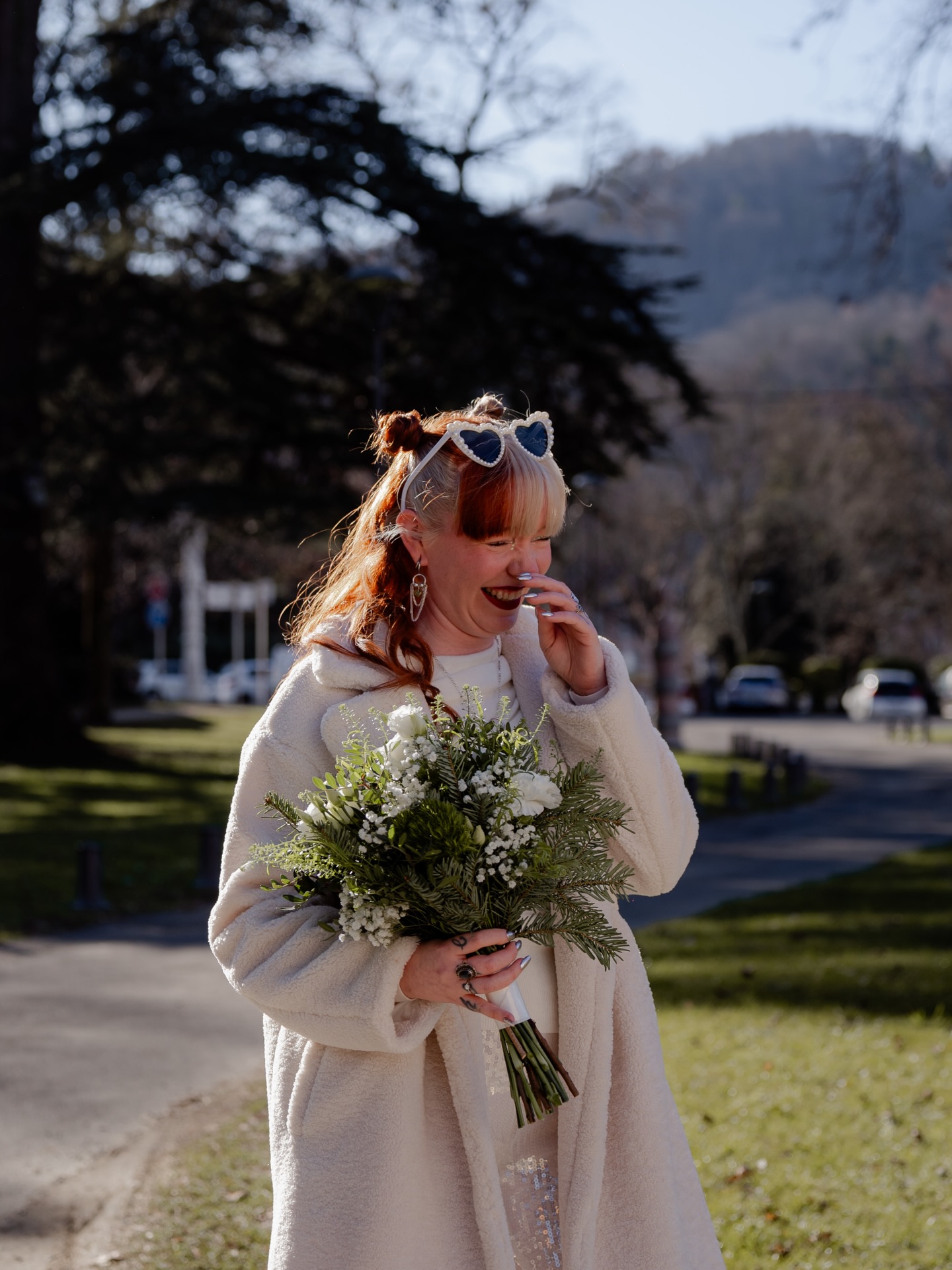Une découverte devant la mairie 💒
Alors que Johanna & Enzo se sont mariés il y a presque un an (oui le 31 Décembre), je vous ai encore jamais montré leur réaction quand ils se sont découverts devant la mairie ✨
C’était tellement touchant ! Beaucoup de larmes de joie, le stress qui s’envole & de l’amour qui déborde ❤️🔥
À ce couple qui m’a transpercé le cœur, avec 4 jours d’avance, un bel anniversaire de mariage à vous deux 🫶🏻