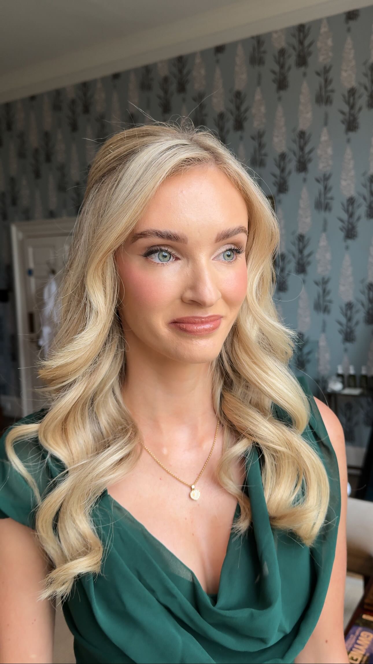 Signature glam on this beauty π€β¨
Flawless radiant skin and a timeless bridal eye - itβs a forever thing π
Products used:
@hourglasscosmetics primer
@bobbibrown face base
@kiehlsuki eye cream
@embryolisseuk moisturiser
@charlottetilbury flawless filter
@diorbeauty foundation
@yslbeauty bronzer and blush
@rarebeauty blush
@bobbibrown highlight
@maccosmeticsuki fix +
@hourglasscosmetics setting spray
@refybeauty brows
@makeupforever liner
@pradabeauty lip
@yslbeauty lipstick
@fentybeauty lipgloss
@armanibeauty concealer
#ukmakeupartist #bridalmakeupartists #bridalmua #shropshire #makeupartist